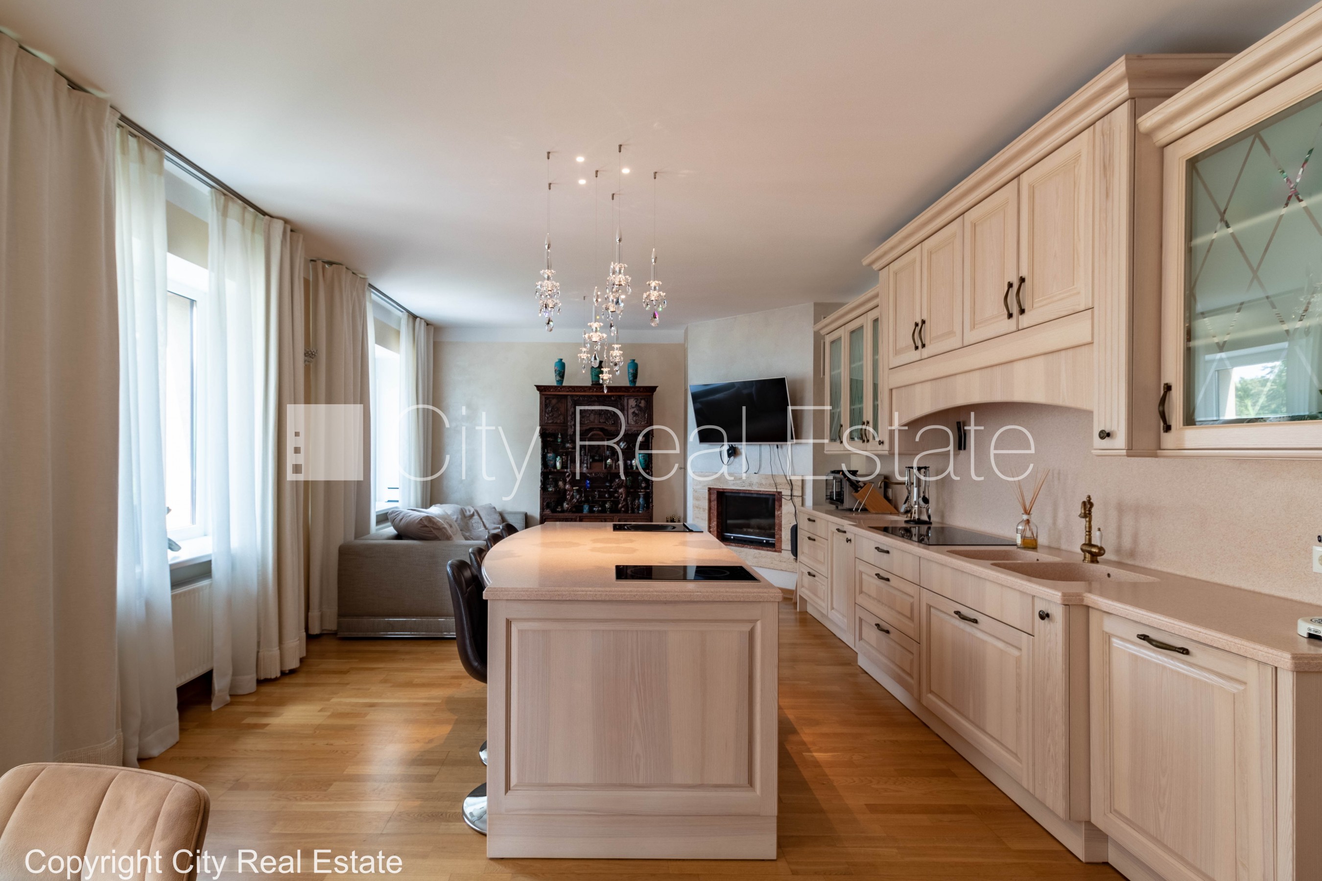 Sludinājumi. Jaunceltne, labiekārtota apzaļumota teritorija, slēgta teritorija, teritorijas iebrauktuves vārti Cena: 2000 EUR/mēn Foto #6