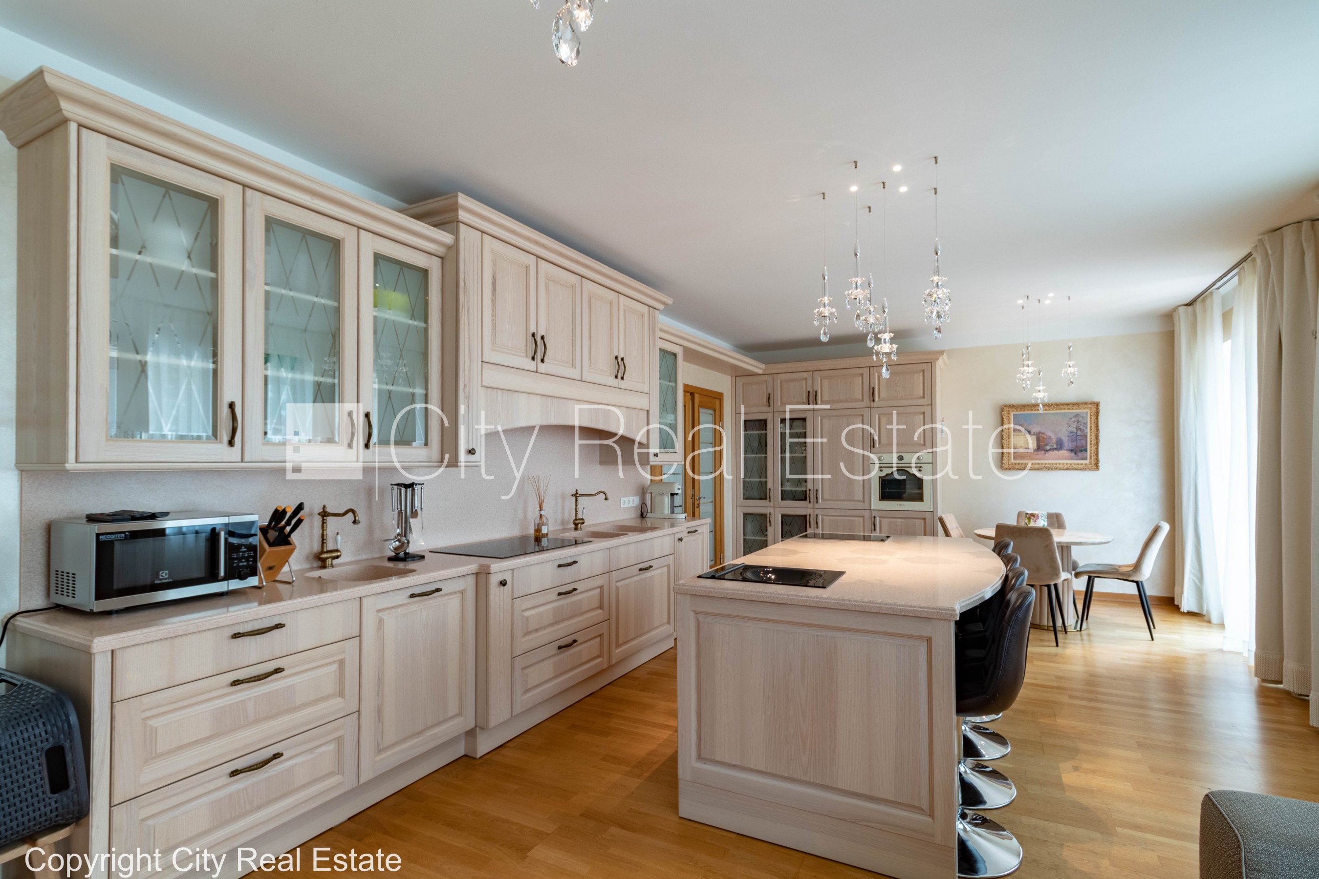 Sludinājumi. Jaunceltne, labiekārtota apzaļumota teritorija, slēgta teritorija, teritorijas iebrauktuves vārti Cena: 2000 EUR/mēn Foto #4