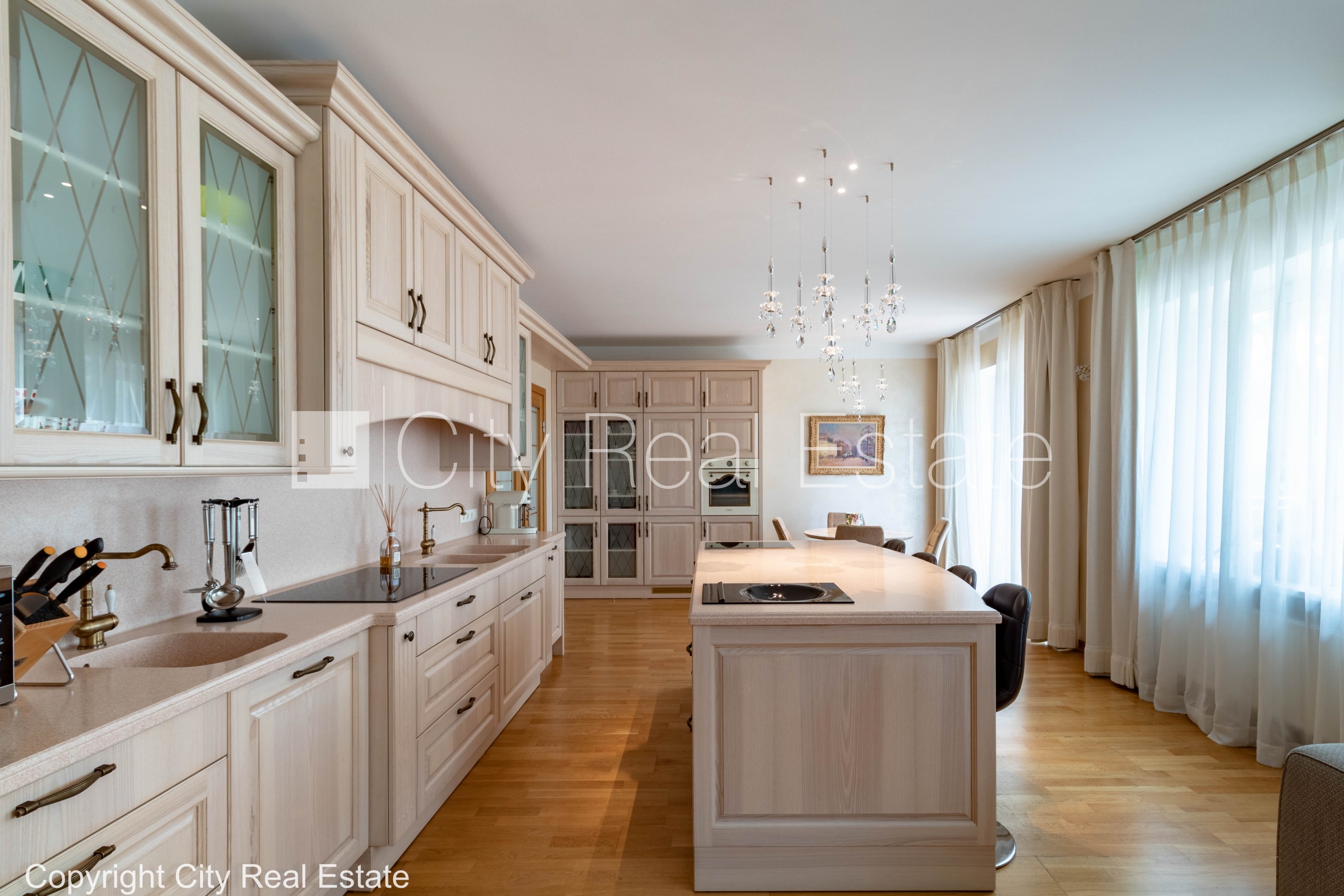 Sludinājumi. Jaunceltne, labiekārtota apzaļumota teritorija, slēgta teritorija, teritorijas iebrauktuves vārti Cena: 2000 EUR/mēn Foto #5