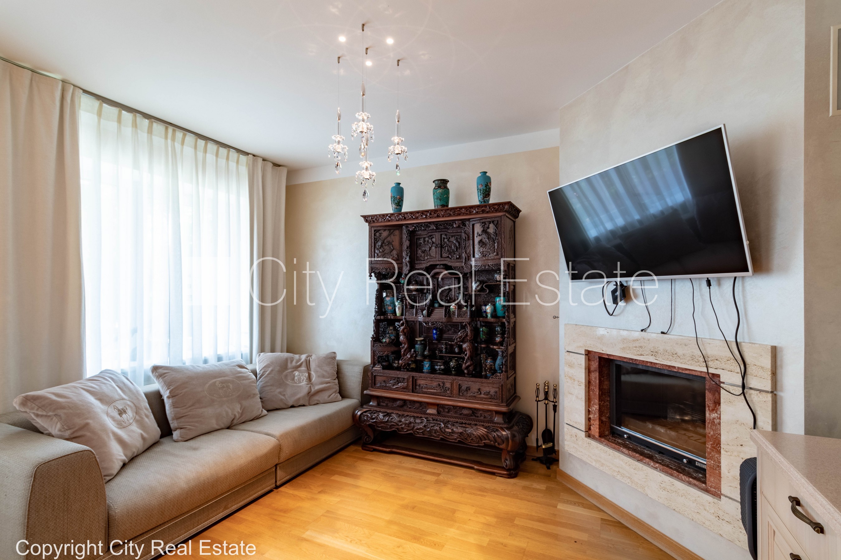 Sludinājumi. Jaunceltne, labiekārtota apzaļumota teritorija, slēgta teritorija, teritorijas iebrauktuves vārti Cena: 2000 EUR/mēn Foto #3