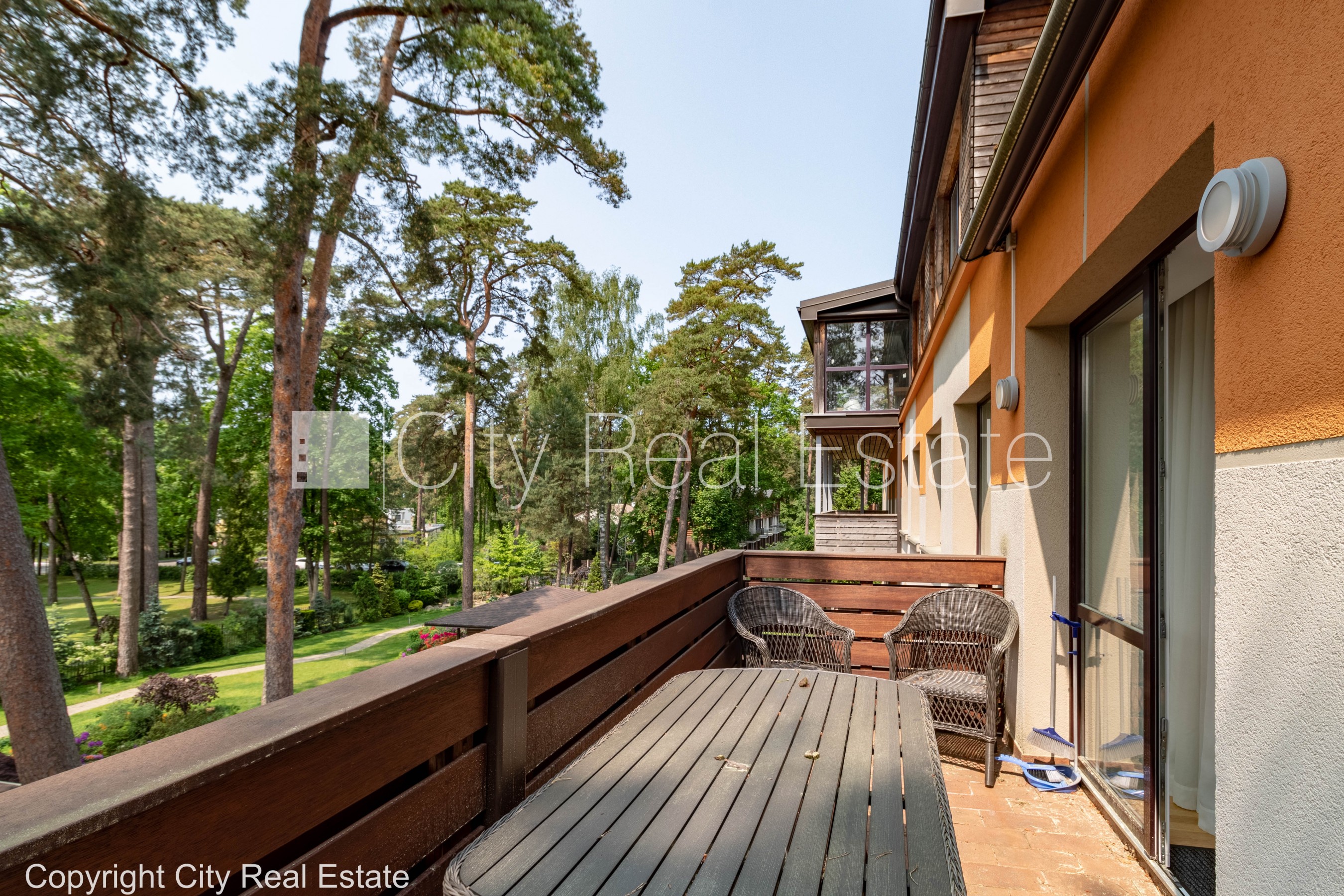 Sludinājumi. Jaunceltne, labiekārtota apzaļumota teritorija, slēgta teritorija, teritorijas iebrauktuves vārti Cena: 2000 EUR/mēn Foto #7