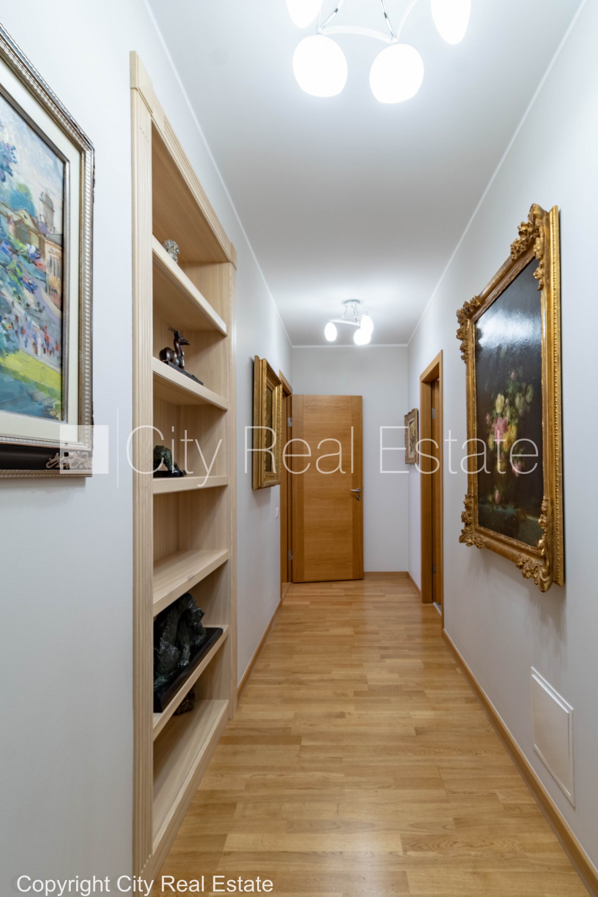 Sludinājumi. Jaunceltne, labiekārtota apzaļumota teritorija, slēgta teritorija, teritorijas iebrauktuves vārti Cena: 2000 EUR/mēn Foto #8