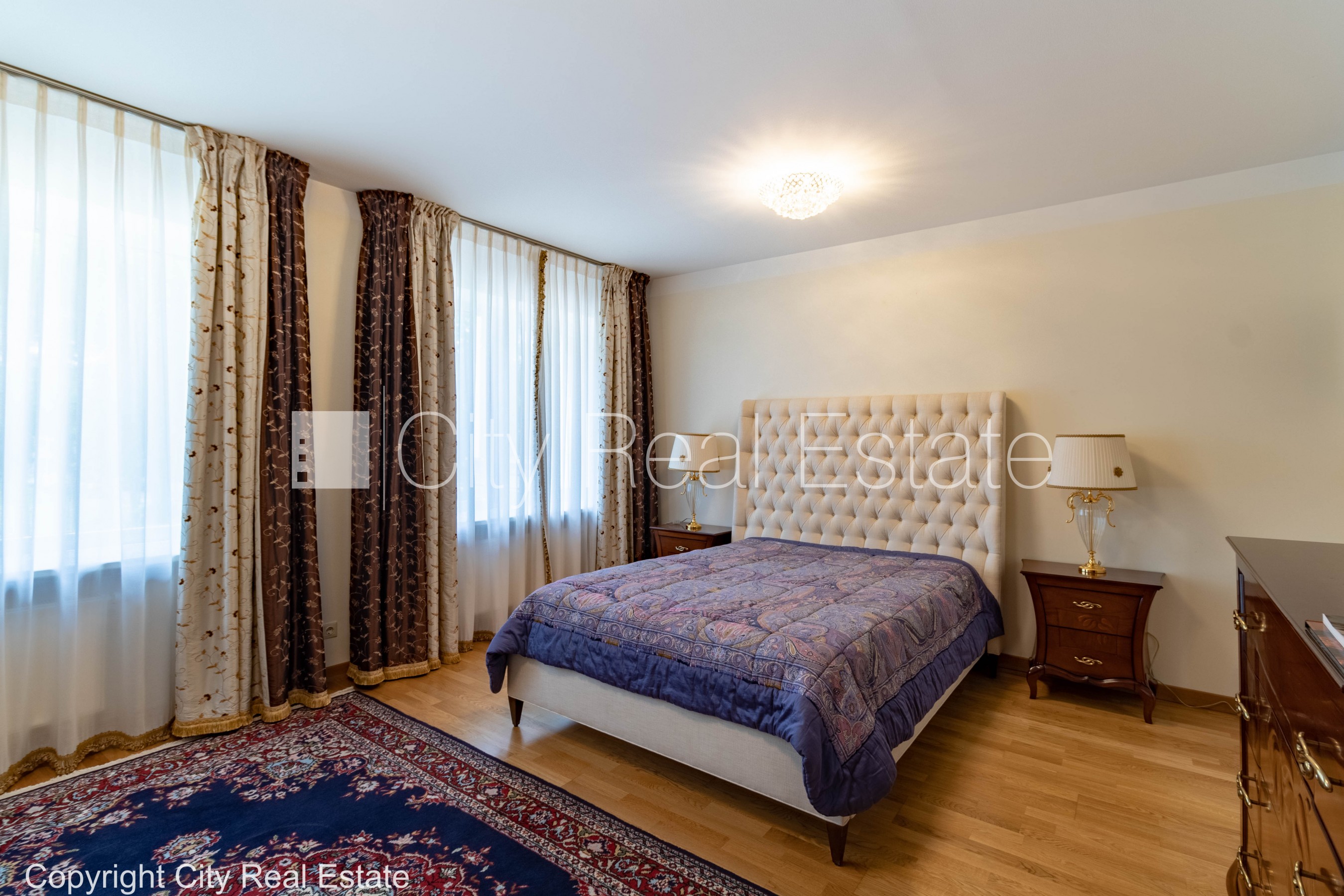 Sludinājumi. Jaunceltne, labiekārtota apzaļumota teritorija, slēgta teritorija, teritorijas iebrauktuves vārti Cena: 2000 EUR/mēn Foto #9