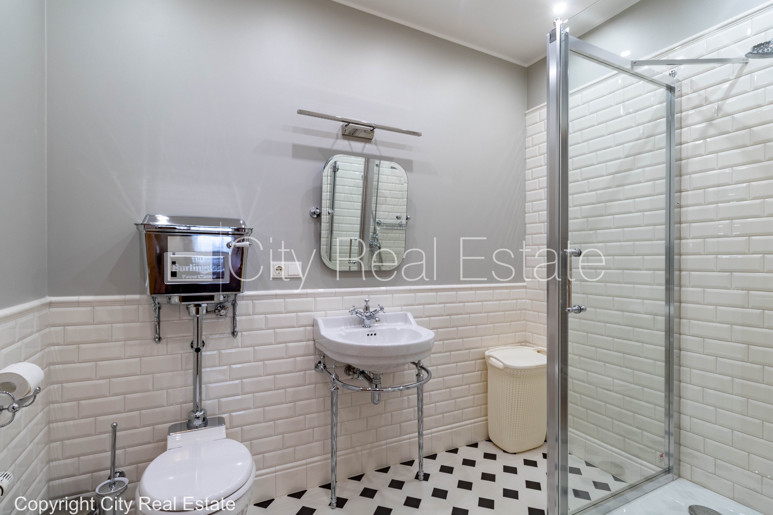 Sludinājumi. Jaunceltne, labiekārtota apzaļumota teritorija, slēgta teritorija, teritorijas iebrauktuves vārti Cena: 2000 EUR/mēn Foto #12