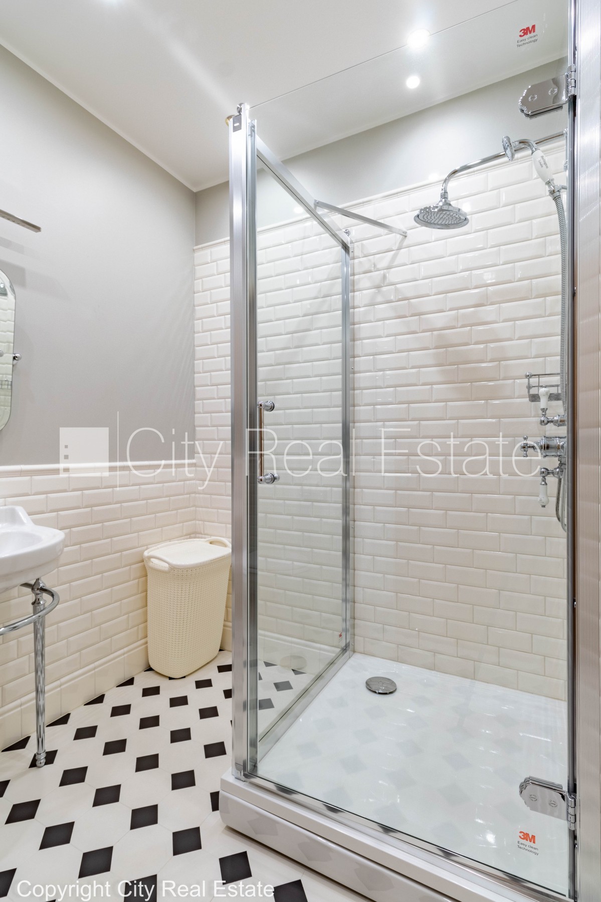 Sludinājumi. Jaunceltne, labiekārtota apzaļumota teritorija, slēgta teritorija, teritorijas iebrauktuves vārti Cena: 2000 EUR/mēn Foto #14