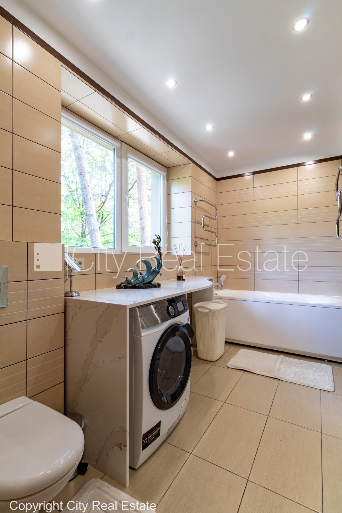 Sludinājumi. Jaunceltne, labiekārtota apzaļumota teritorija, slēgta teritorija, teritorijas iebrauktuves vārti Cena: 2000 EUR/mēn Foto #20