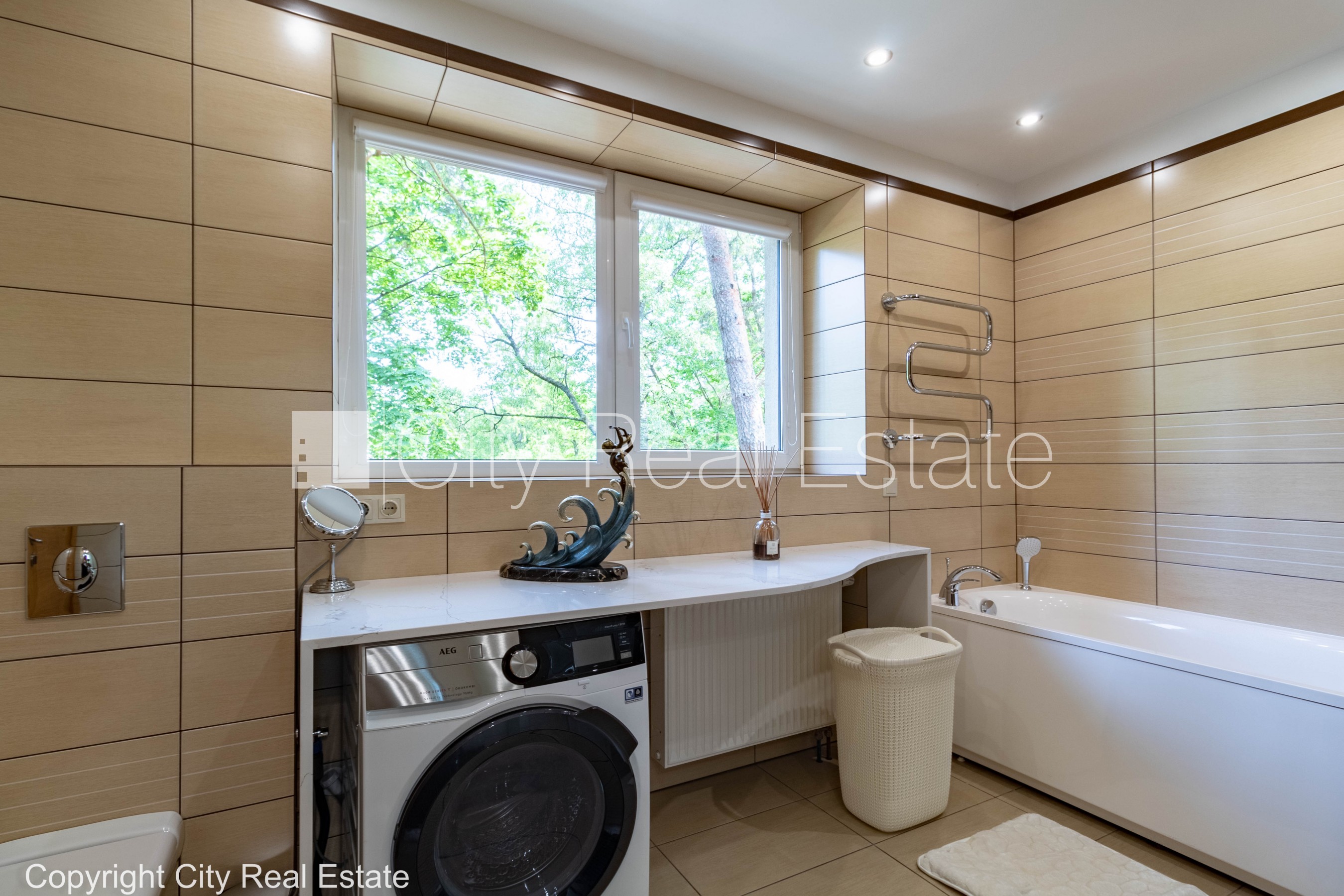 Sludinājumi. Jaunceltne, labiekārtota apzaļumota teritorija, slēgta teritorija, teritorijas iebrauktuves vārti Cena: 2000 EUR/mēn Foto #21