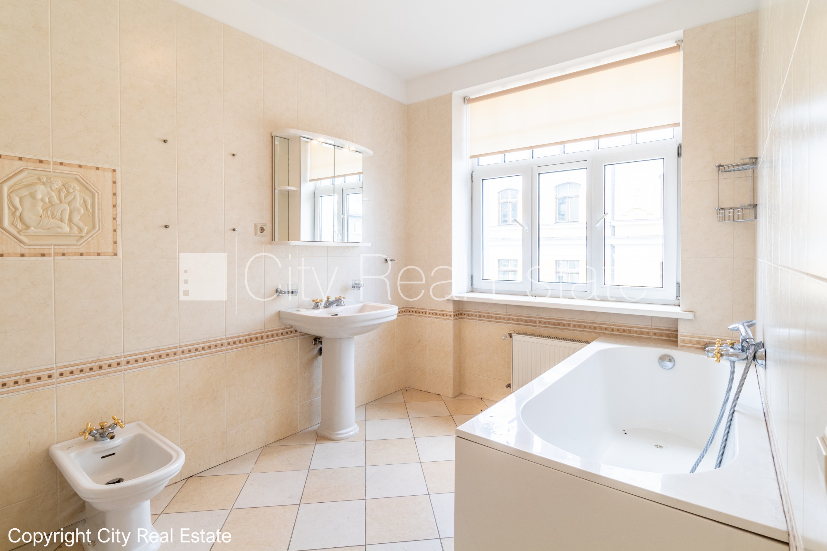 Sludinājumi. Fasādes māja, renovēta māja, slēgts pagalms, vieta automašīnai, ieeja no ielas un pagalma, ir Cena: 1480 EUR/mēn Foto #16