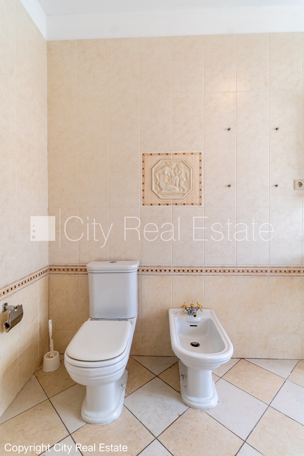 Sludinājumi. Fasādes māja, renovēta māja, slēgts pagalms, vieta automašīnai, ieeja no ielas un pagalma, ir Cena: 1480 EUR/mēn Foto #17