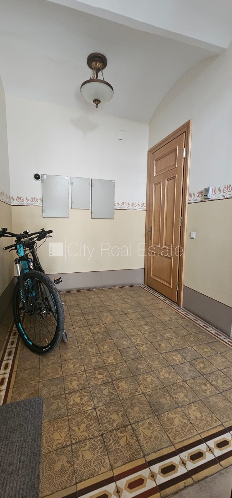 Sludinājumi. Fasādes māja, renovēta māja, slēgts pagalms, vieta automašīnai, ieeja no ielas un pagalma, ir Cena: 1480 EUR/mēn Foto #20