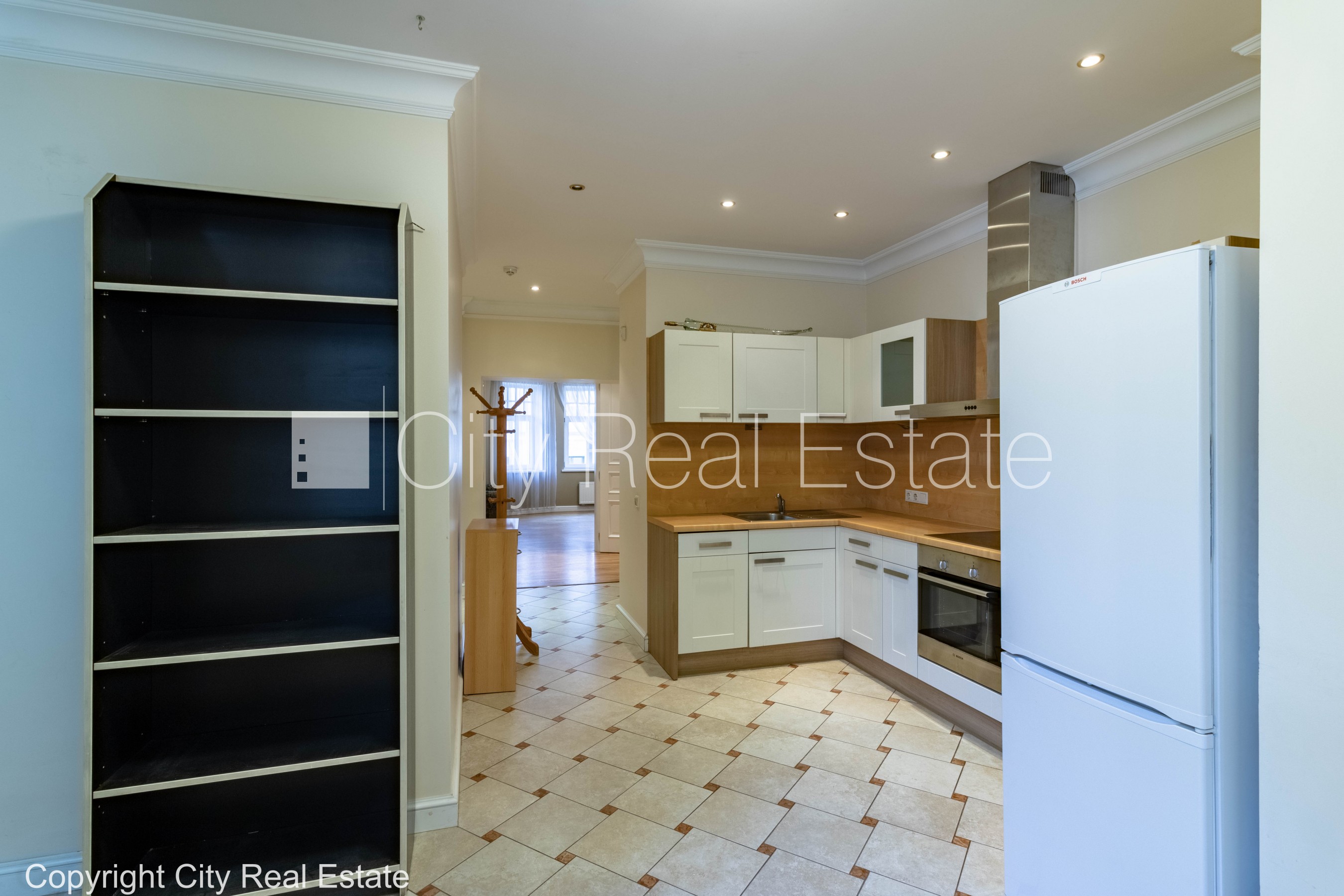 Sludinājumi. Fasādes māja, renovēta māja, slēgts pagalms, vieta automašīnai, ieeja no ielas un pagalma, ir Cena: 1480 EUR/mēn Foto #23