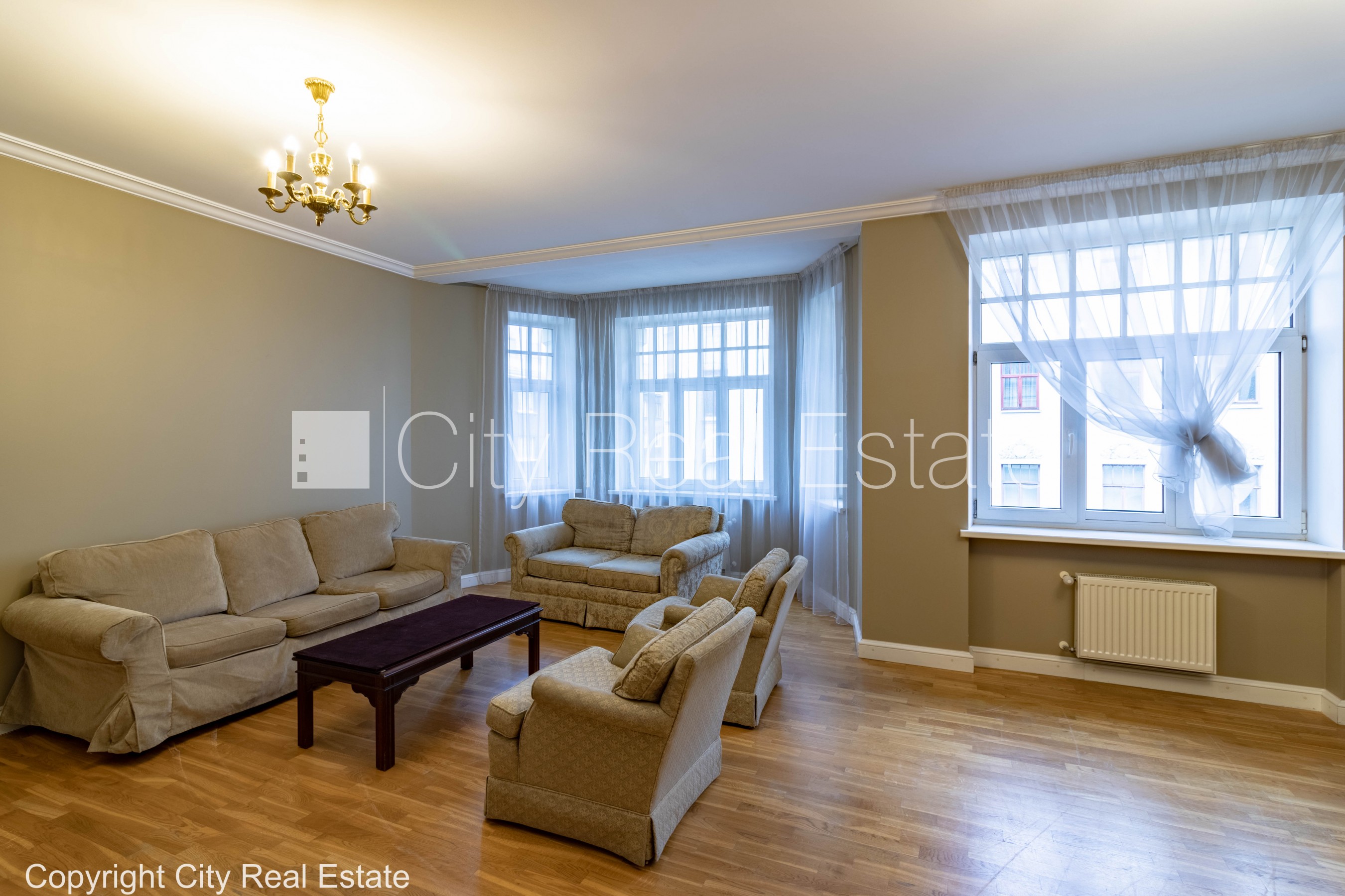 Sludinājumi. Fasādes māja, renovēta māja, slēgts pagalms, vieta automašīnai, ieeja no ielas un pagalma, ir Cena: 1480 EUR/mēn Foto #11