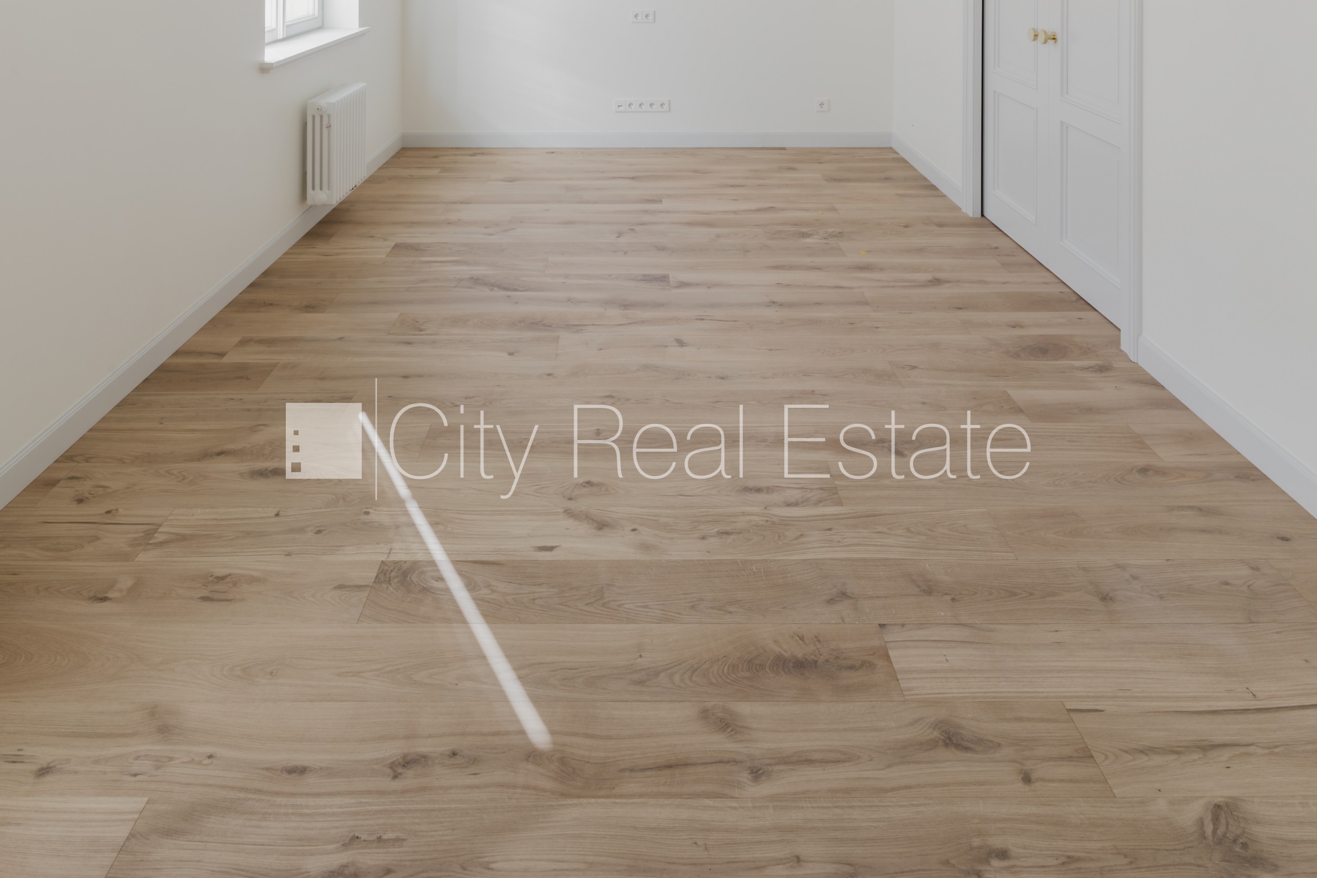 Объявление. Фасадный дом, реновированный дом, установлены солнечные панели , подземная стоянка, вход с улицы и Цена: 2562 EUR/мес. Foto #6