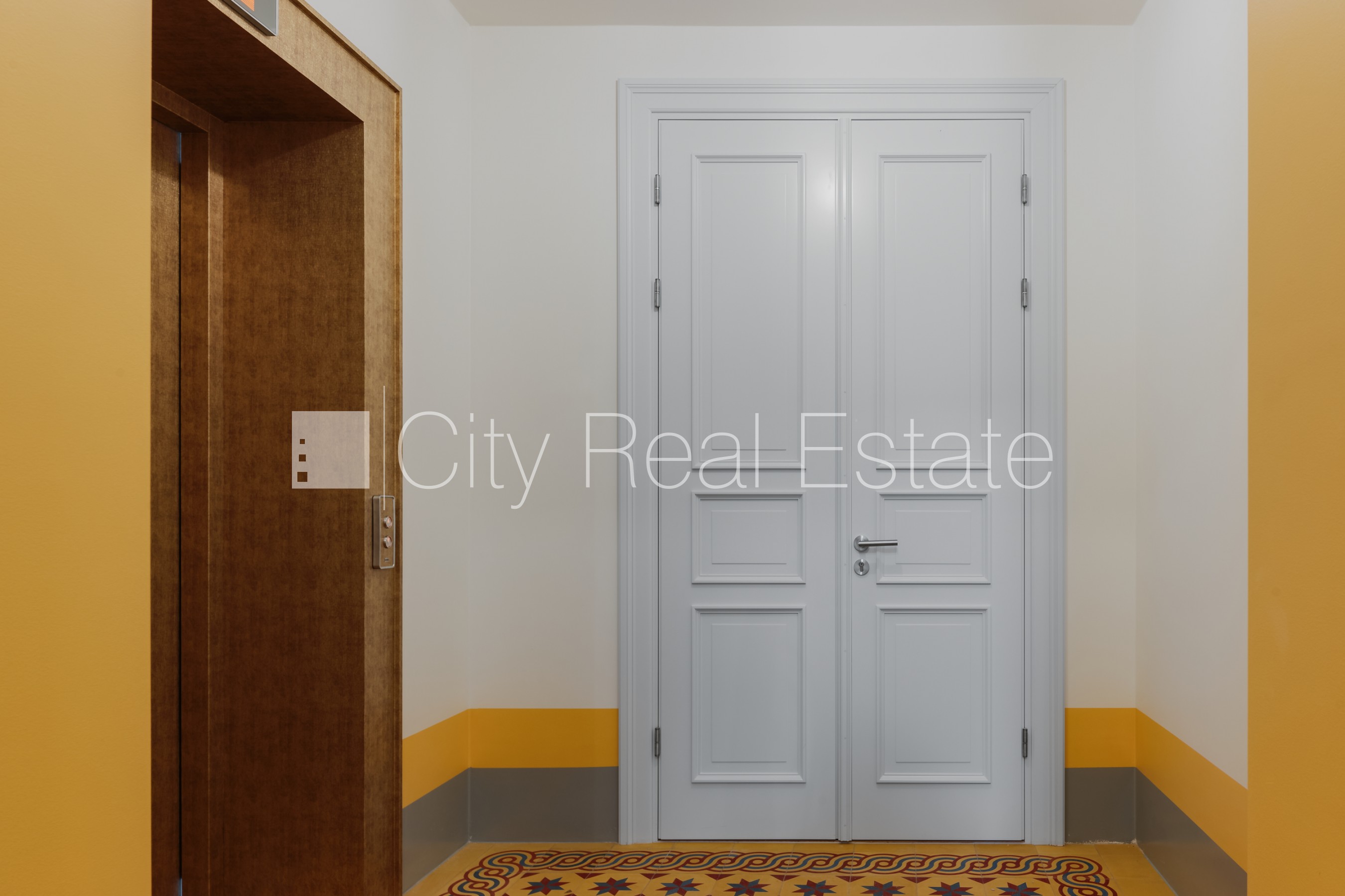 Объявление. Фасадный дом, реновированный дом, установлены солнечные панели , подземная стоянка, вход с улицы и Цена: 2562 EUR/мес. Foto #14