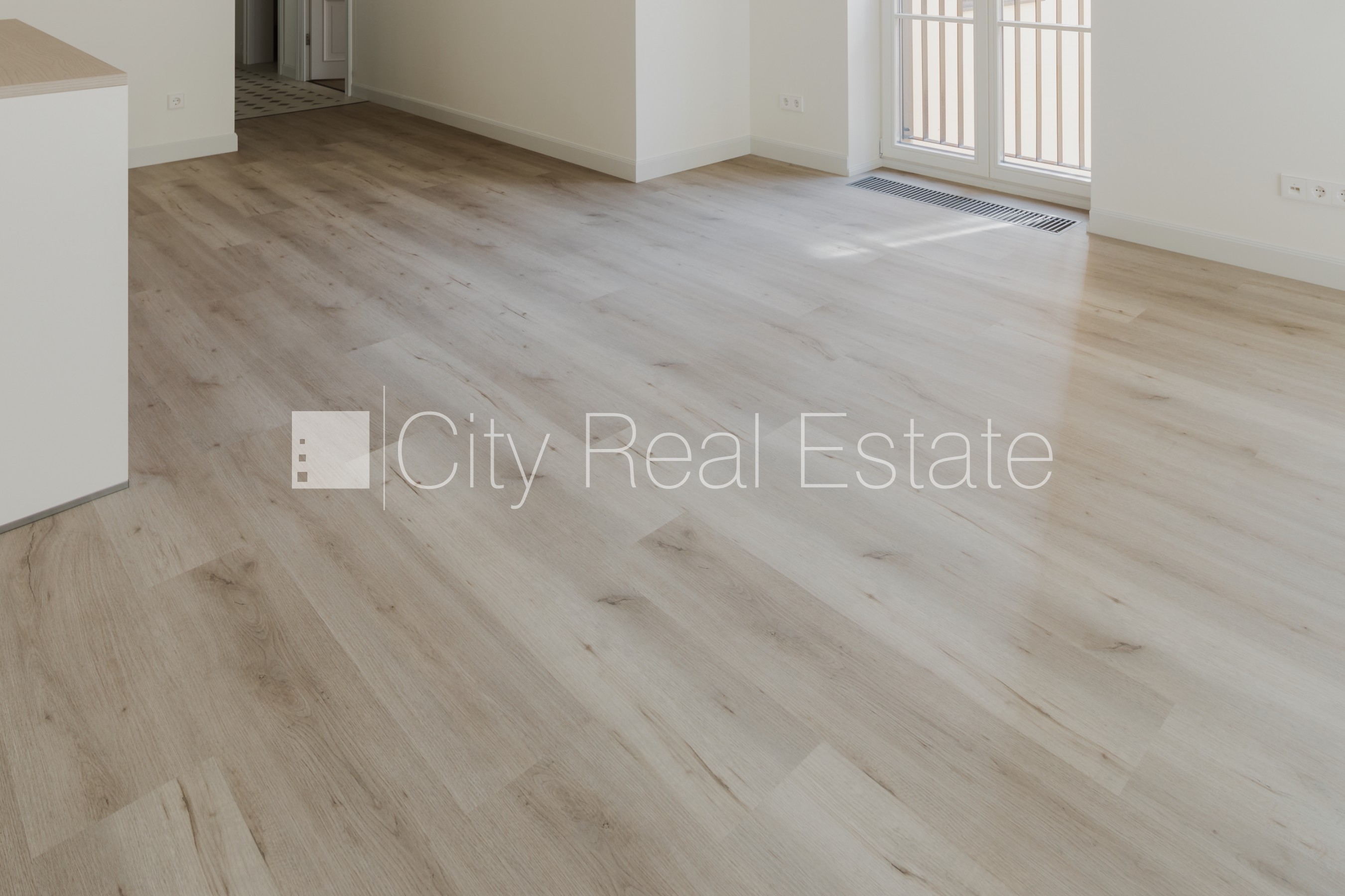 Объявление. Фасадный дом, реновированный дом, установлены солнечные панели , подземная стоянка, вход с улицы и Цена: 2538 EUR/мес. Foto #3