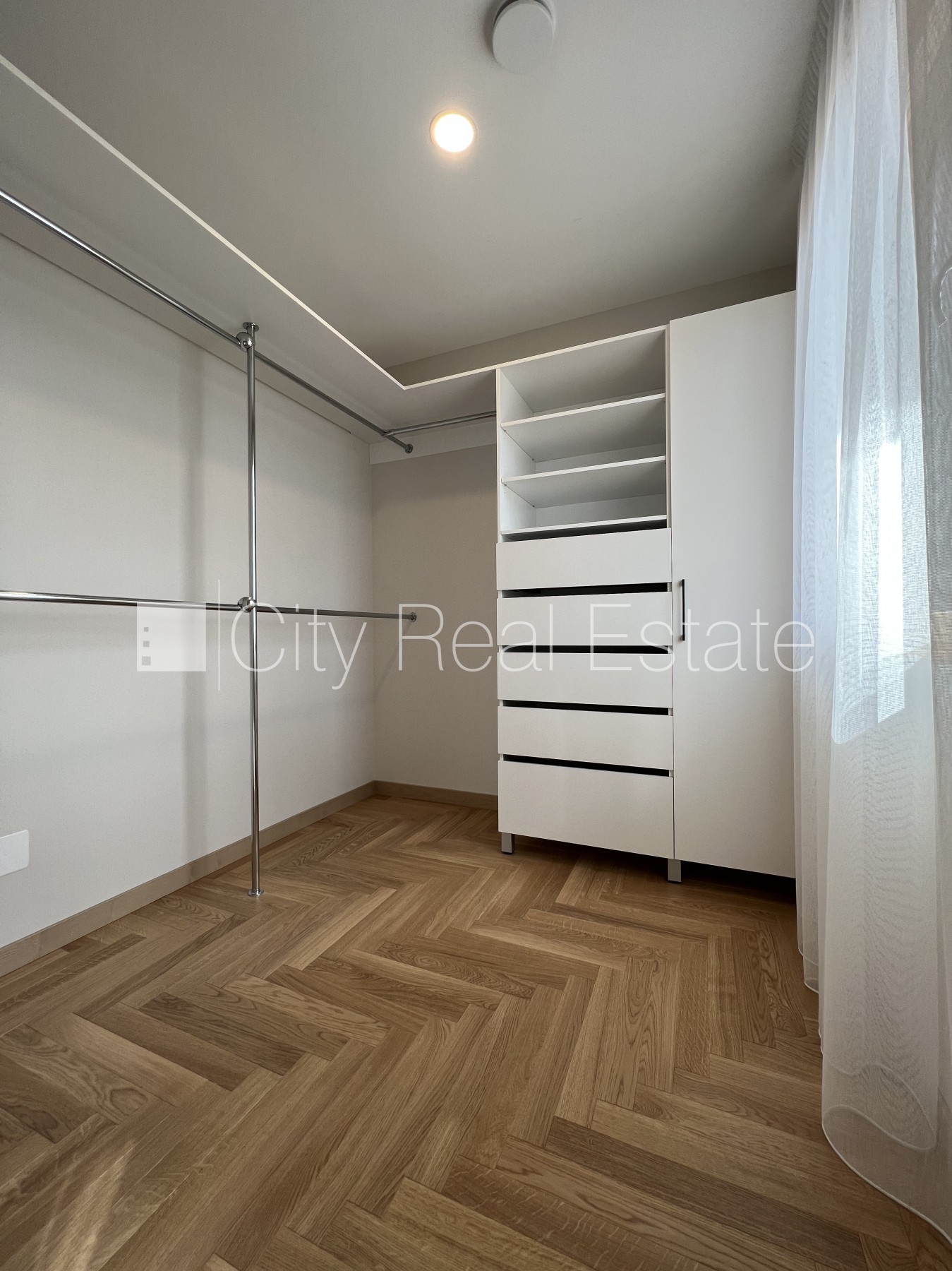 Sludinājumi. Dvīņu māja, energo efektīva māja, uzstādīti saules enerģijas paneļi, labiekārtota apzaļumota Cena: 2200 EUR/mēn Foto #10