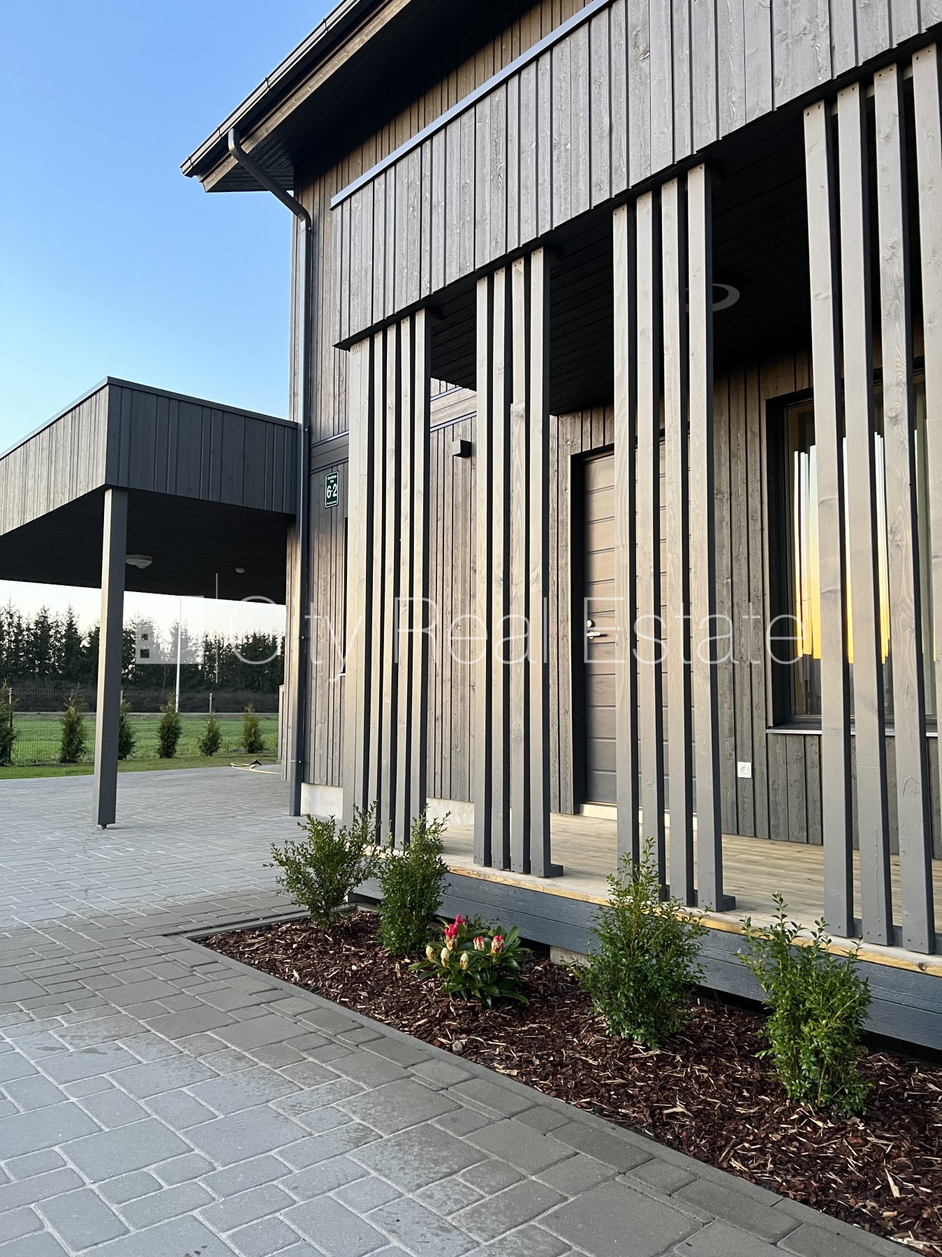 Sludinājumi. Dvīņu māja, energo efektīva māja, uzstādīti saules enerģijas paneļi, labiekārtota apzaļumota Cena: 2200 EUR/mēn Foto #13