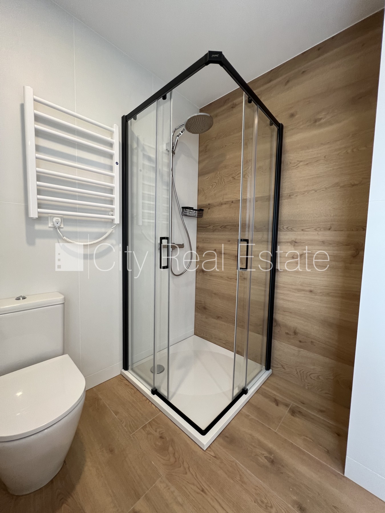 Sludinājumi. Dvīņu māja, energo efektīva māja, uzstādīti saules enerģijas paneļi, labiekārtota apzaļumota Cena: 2200 EUR/mēn Foto #9