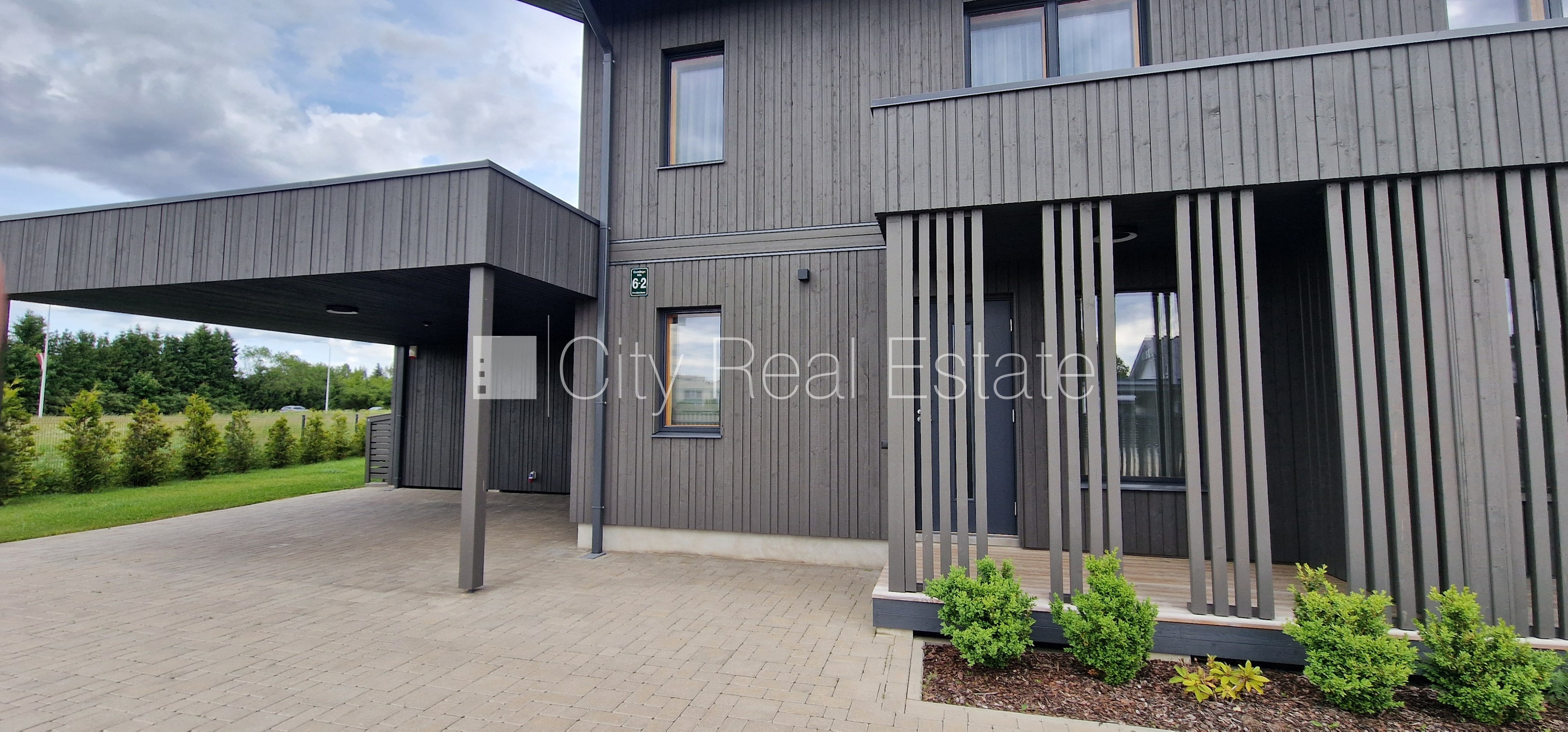 Sludinājumi. Dvīņu māja, energo efektīva māja, uzstādīti saules enerģijas paneļi, labiekārtota apzaļumota Cena: 2200 EUR/mēn Foto #14