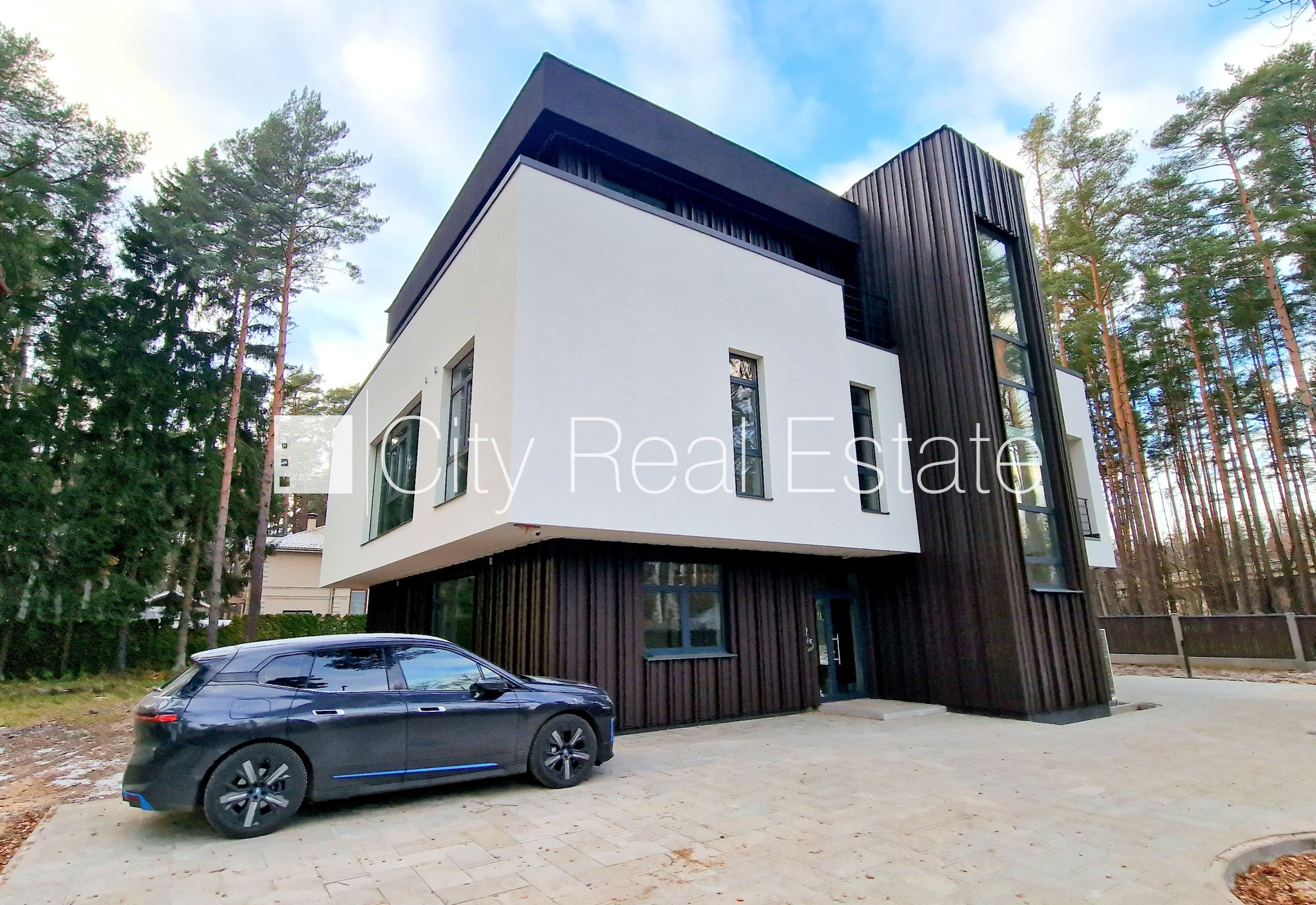 Sludinājumi. Zeme īpašumā, jaunceltne, labiekārtota apzaļumota teritorija, bruģēts piebraucamais ceļš, iežogota Cena: 220000 EUR Foto #14