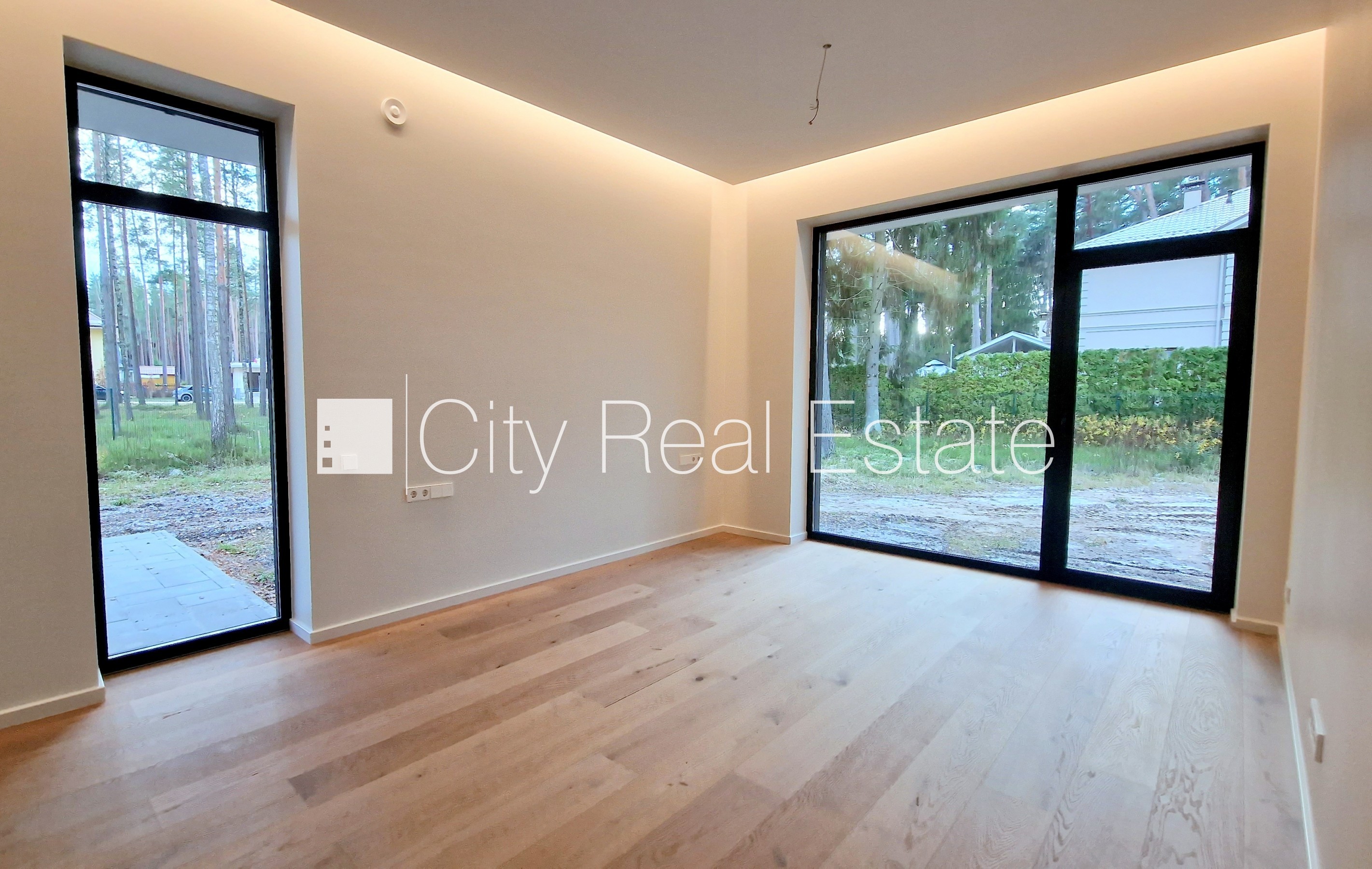 Sludinājumi. Zeme īpašumā, jaunceltne, labiekārtota apzaļumota teritorija, bruģēts piebraucamais ceļš, iežogota Cena: 220000 EUR Foto #5