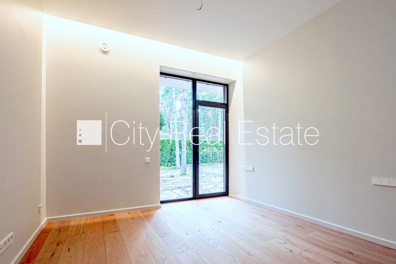 Sludinājumi. Zeme īpašumā, jaunceltne, labiekārtota apzaļumota teritorija, bruģēts piebraucamais ceļš, iežogota Cena: 220000 EUR Foto #9