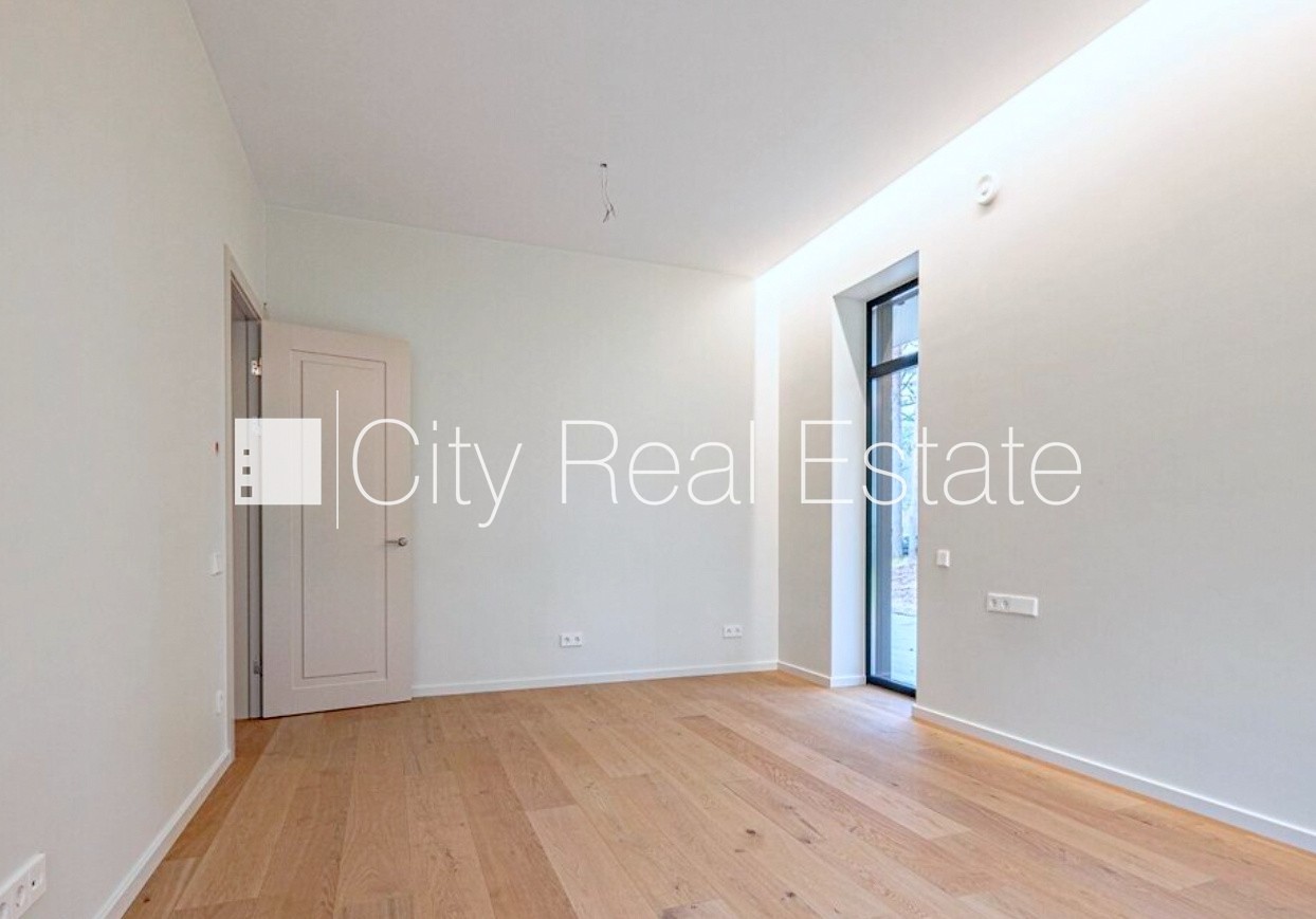 Sludinājumi. Zeme īpašumā, jaunceltne, labiekārtota apzaļumota teritorija, bruģēts piebraucamais ceļš, iežogota Cena: 220000 EUR Foto #8