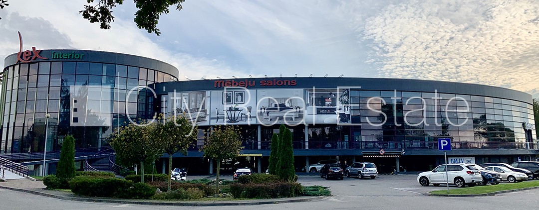 Sludinājumi. Plašs skats no loga, gaisa ventilācijas sistēma, ēkā ir preču pārkraušanas ceļamkrāns, ir iespēja Cena: 25000 EUR/mēn Foto #1