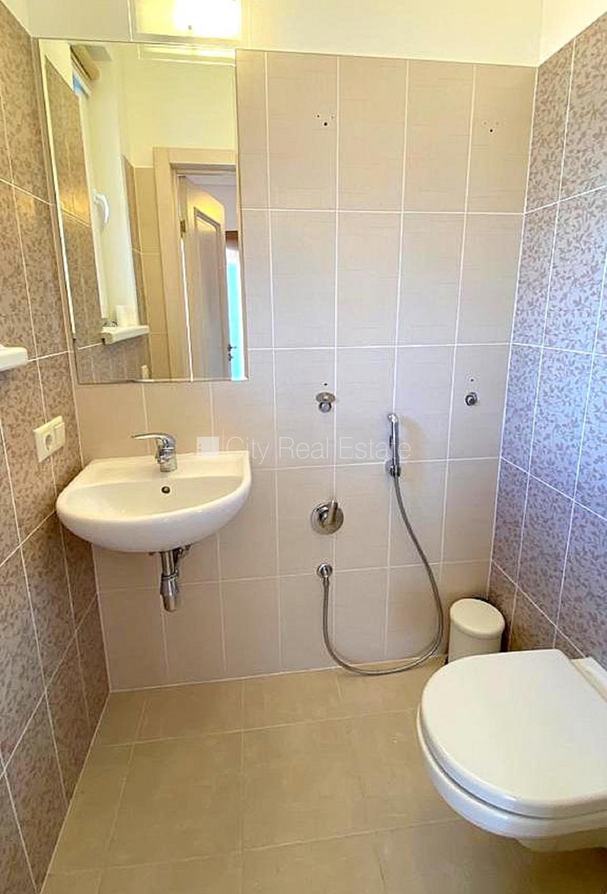 Sludinājumi. Rindu māja, jaunceltne, apsaimniekošanas maksa mēnesī 100 EUR, zaļā teritorija, labiekārtots Cena: 1200 EUR/mēn Foto #8