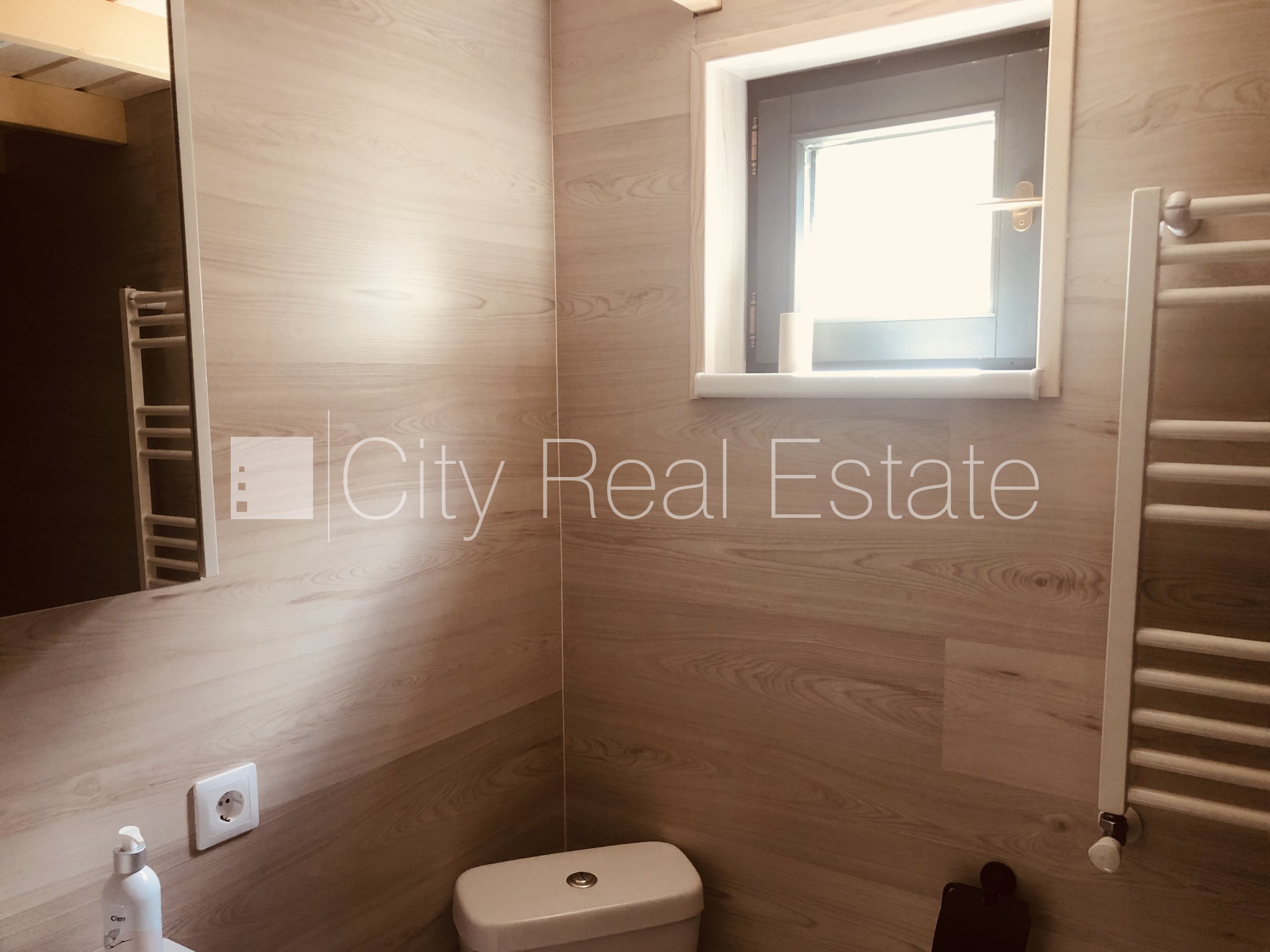 Sludinājumi. Šo dzīvokli izīrē pa diennaktīm (īstermiņa īre), īres cena sludinājumā norādīta par vienu diennakts Cena: 100 EUR/mēn Foto #16