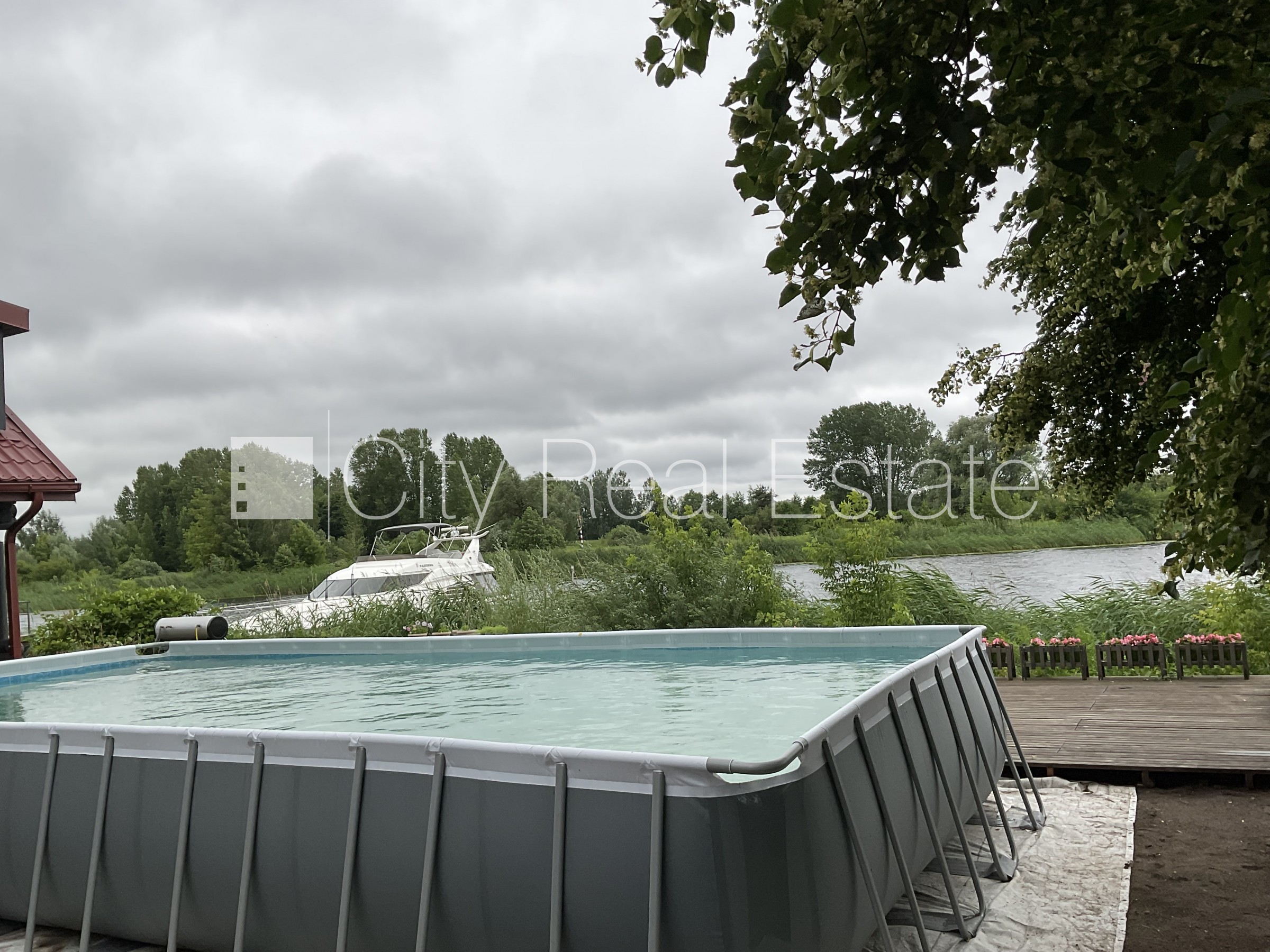 Sludinājumi. Šo dzīvokli izīrē pa diennaktīm (īstermiņa īre), īres cena sludinājumā norādīta par vienu diennakts Cena: 100 EUR/mēn Foto #3