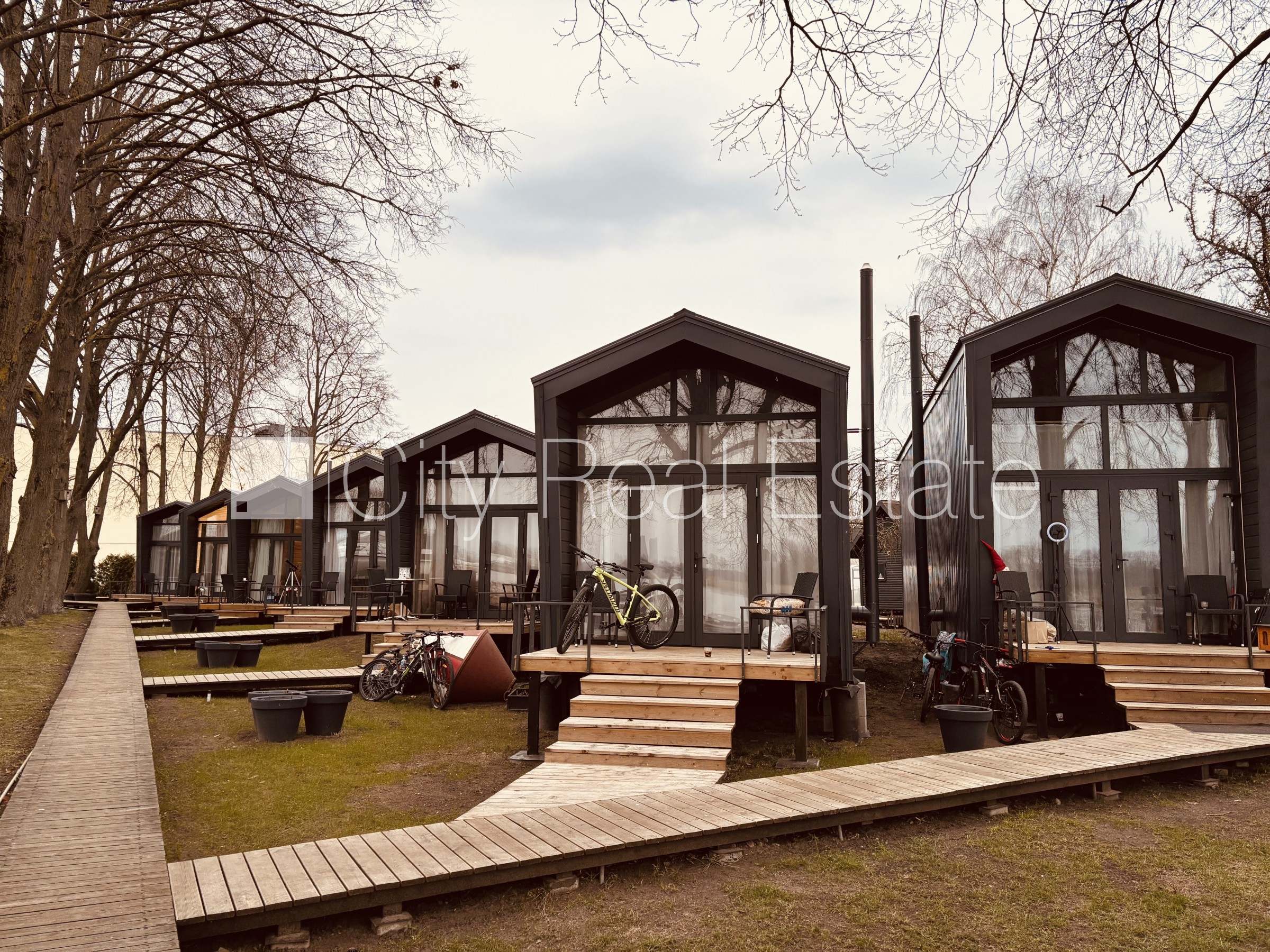 Sludinājumi. Šo dzīvokli izīrē pa diennaktīm (īstermiņa īre), īres cena sludinājumā norādīta par vienu diennakts Cena: 100 EUR/mēn Foto #1