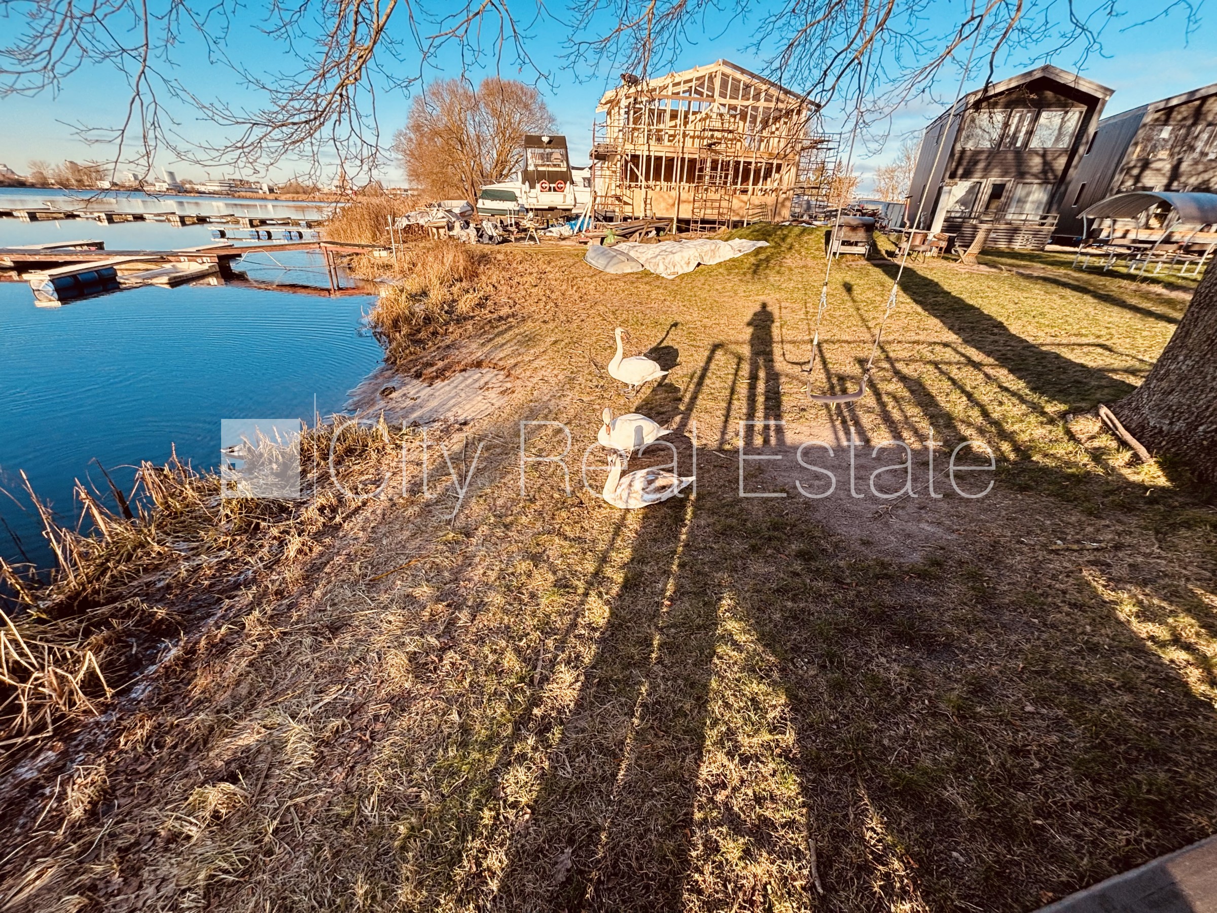 Sludinājumi. Šo dzīvokli izīrē pa diennaktīm (īstermiņa īre), īres cena sludinājumā norādīta par vienu diennakts Cena: 100 EUR/mēn Foto #2
