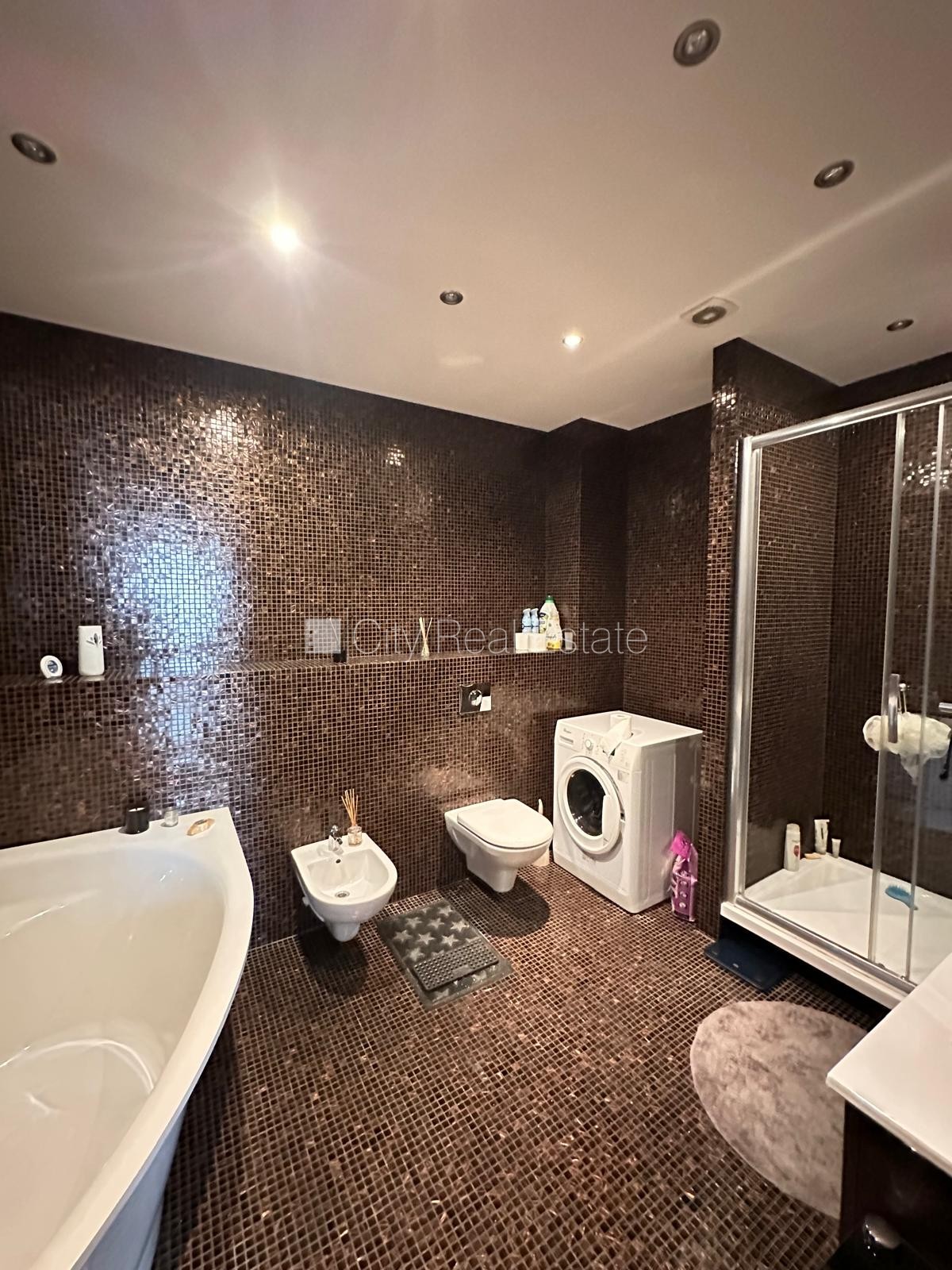 Sludinājumi. Fasādes māja, renovēta māja, ieeja no ielas, ir lifts, kāpņu telpa pēc kapitālā remonta, istabas Cena: 300000 EUR Foto #14