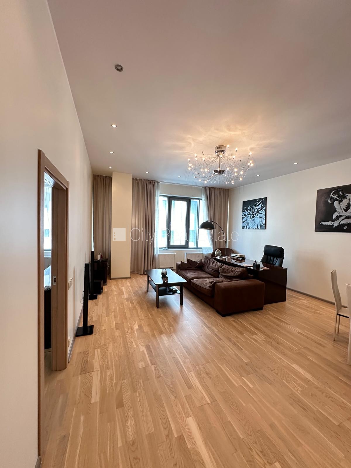 Sludinājumi. Fasādes māja, renovēta māja, ieeja no ielas, ir lifts, kāpņu telpa pēc kapitālā remonta, istabas Cena: 300000 EUR Foto #3