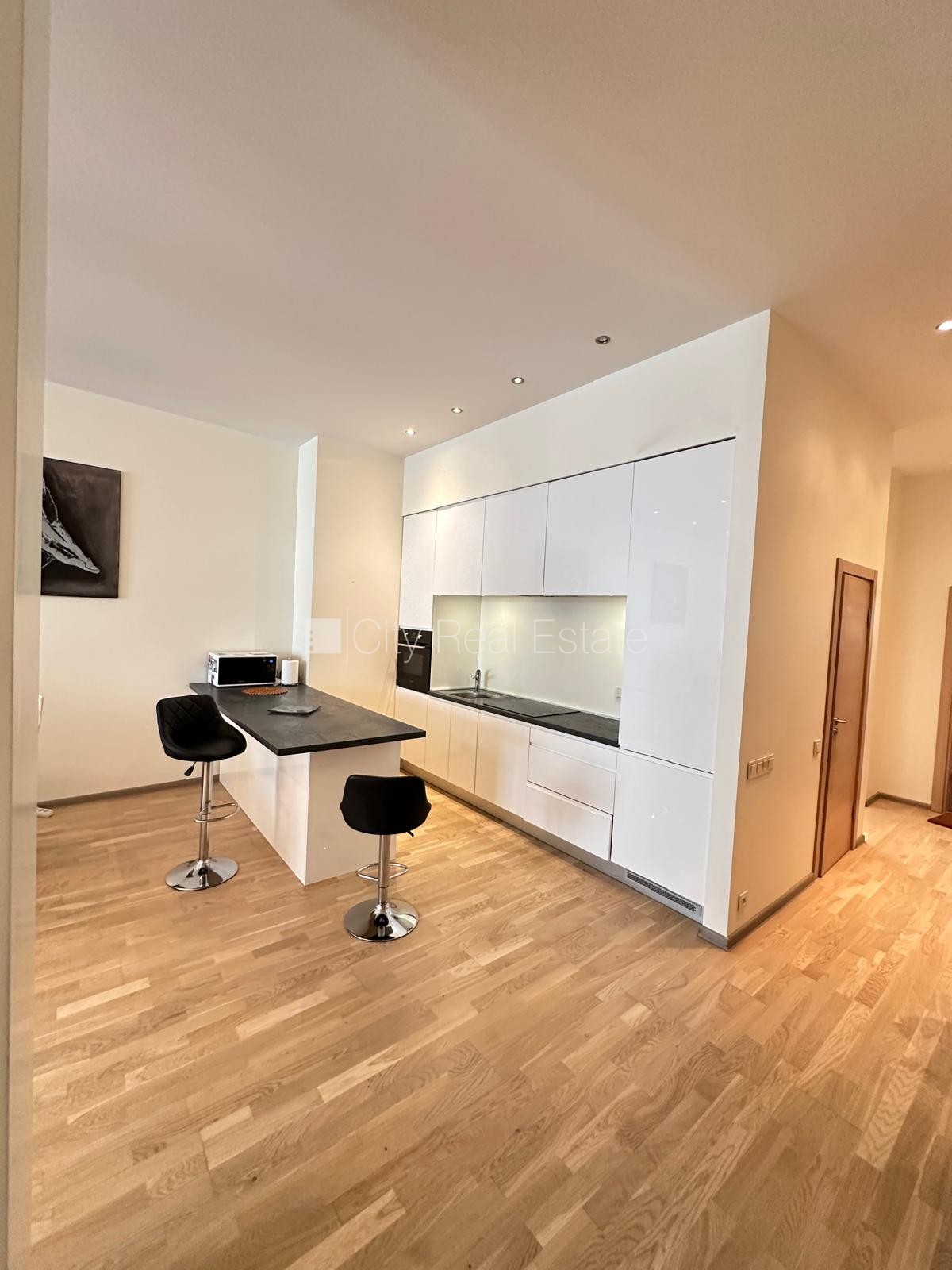 Sludinājumi. Fasādes māja, renovēta māja, ieeja no ielas, ir lifts, kāpņu telpa pēc kapitālā remonta, istabas Cena: 300000 EUR Foto #8