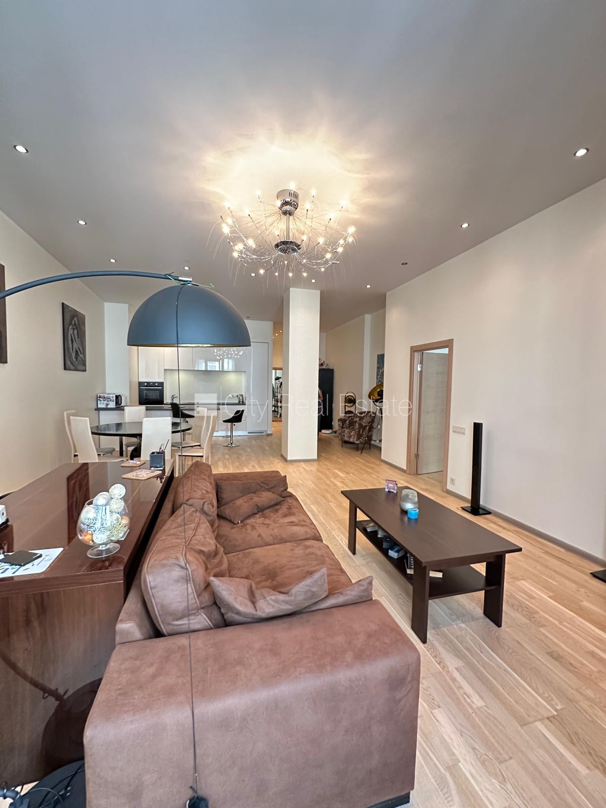 Sludinājumi. Fasādes māja, renovēta māja, ieeja no ielas, ir lifts, kāpņu telpa pēc kapitālā remonta, istabas Cena: 300000 EUR Foto #5