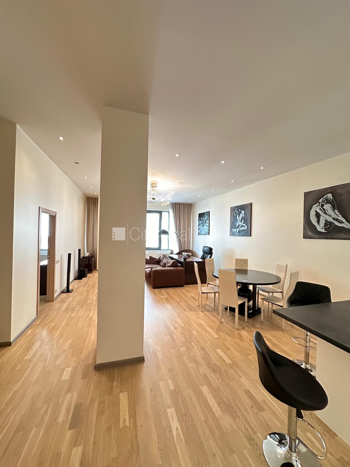 Sludinājumi. Fasādes māja, renovēta māja, ieeja no ielas, ir lifts, kāpņu telpa pēc kapitālā remonta, istabas Cena: 300000 EUR Foto #6