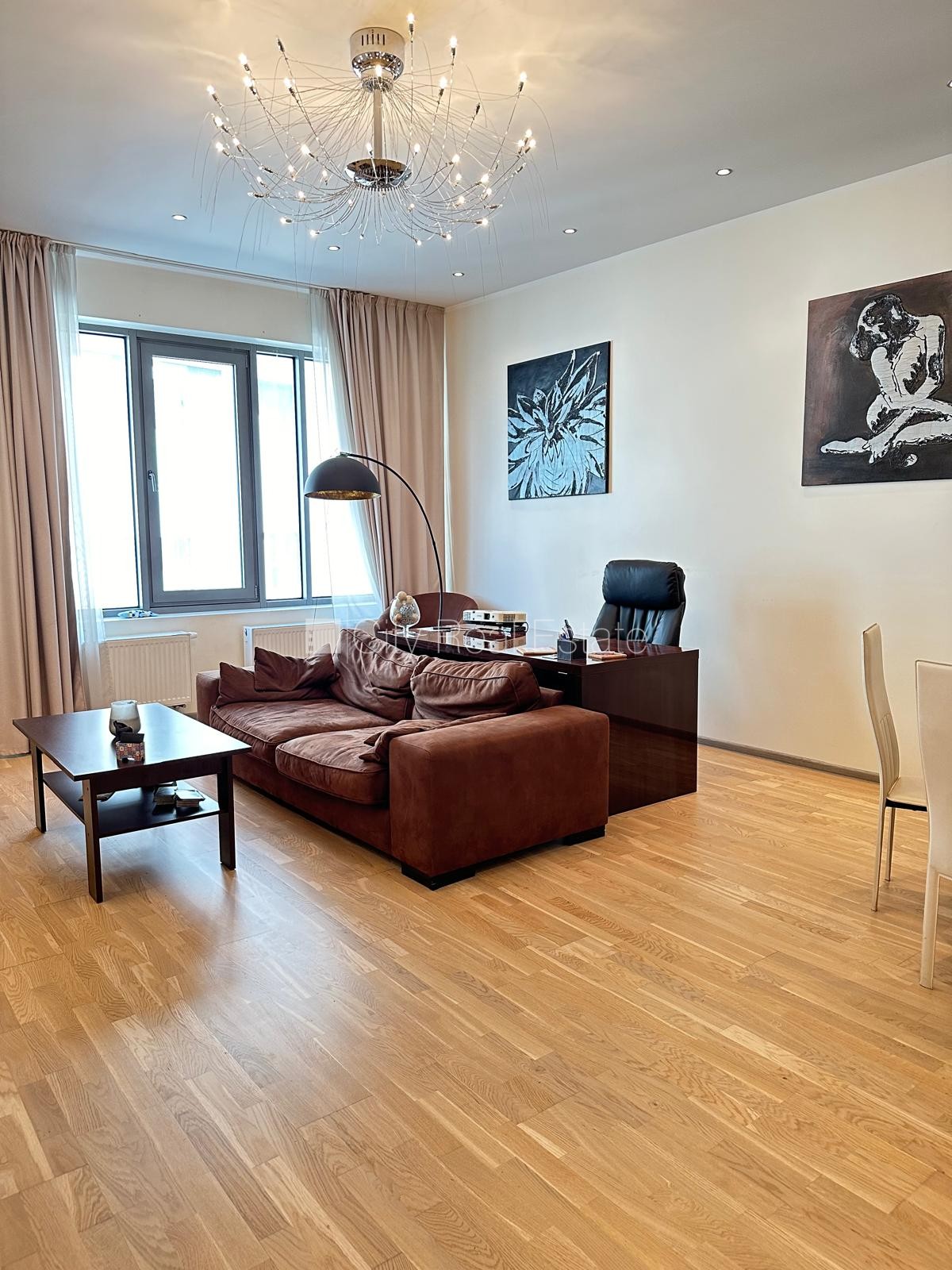 Sludinājumi. Fasādes māja, renovēta māja, ieeja no ielas, ir lifts, kāpņu telpa pēc kapitālā remonta, istabas Cena: 300000 EUR Foto #4