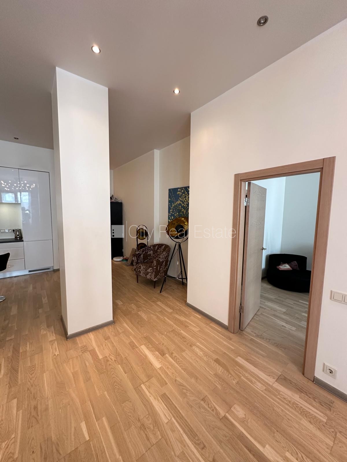 Sludinājumi. Fasādes māja, renovēta māja, ieeja no ielas, ir lifts, kāpņu telpa pēc kapitālā remonta, istabas Cena: 300000 EUR Foto #9