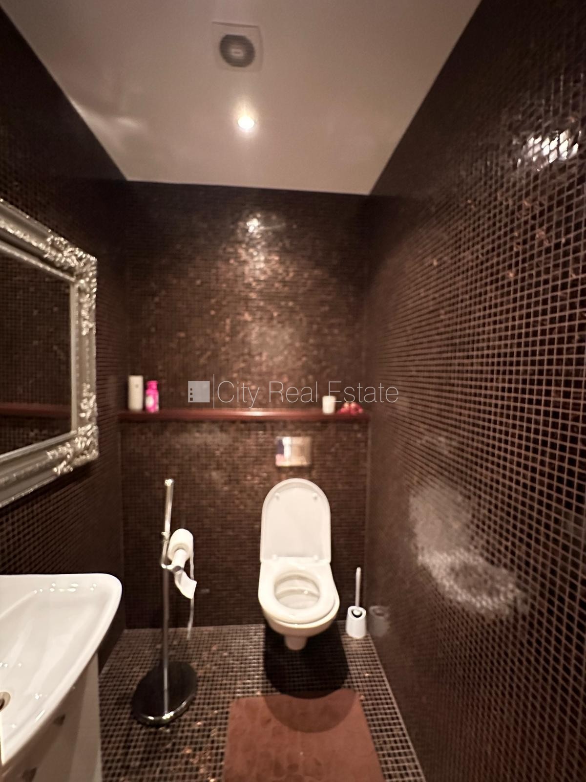 Sludinājumi. Fasādes māja, renovēta māja, ieeja no ielas, ir lifts, kāpņu telpa pēc kapitālā remonta, istabas Cena: 300000 EUR Foto #22