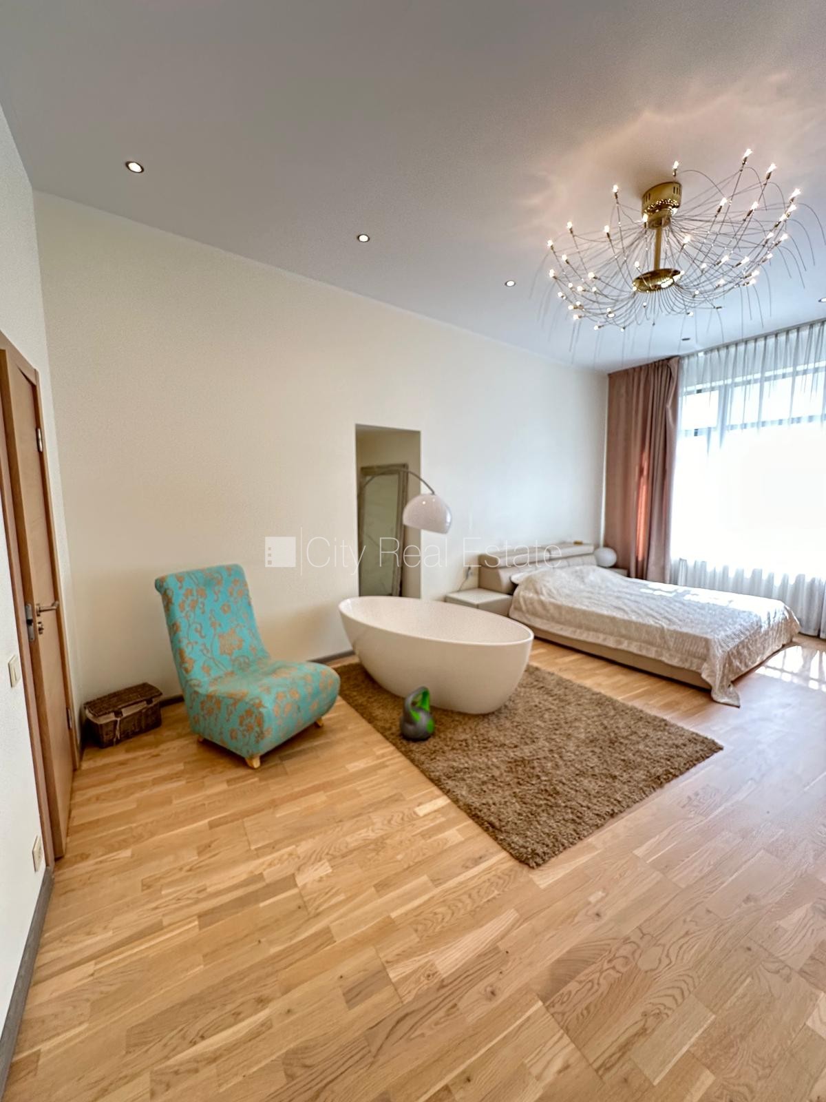 Sludinājumi. Fasādes māja, renovēta māja, ieeja no ielas, ir lifts, kāpņu telpa pēc kapitālā remonta, istabas Cena: 300000 EUR Foto #17