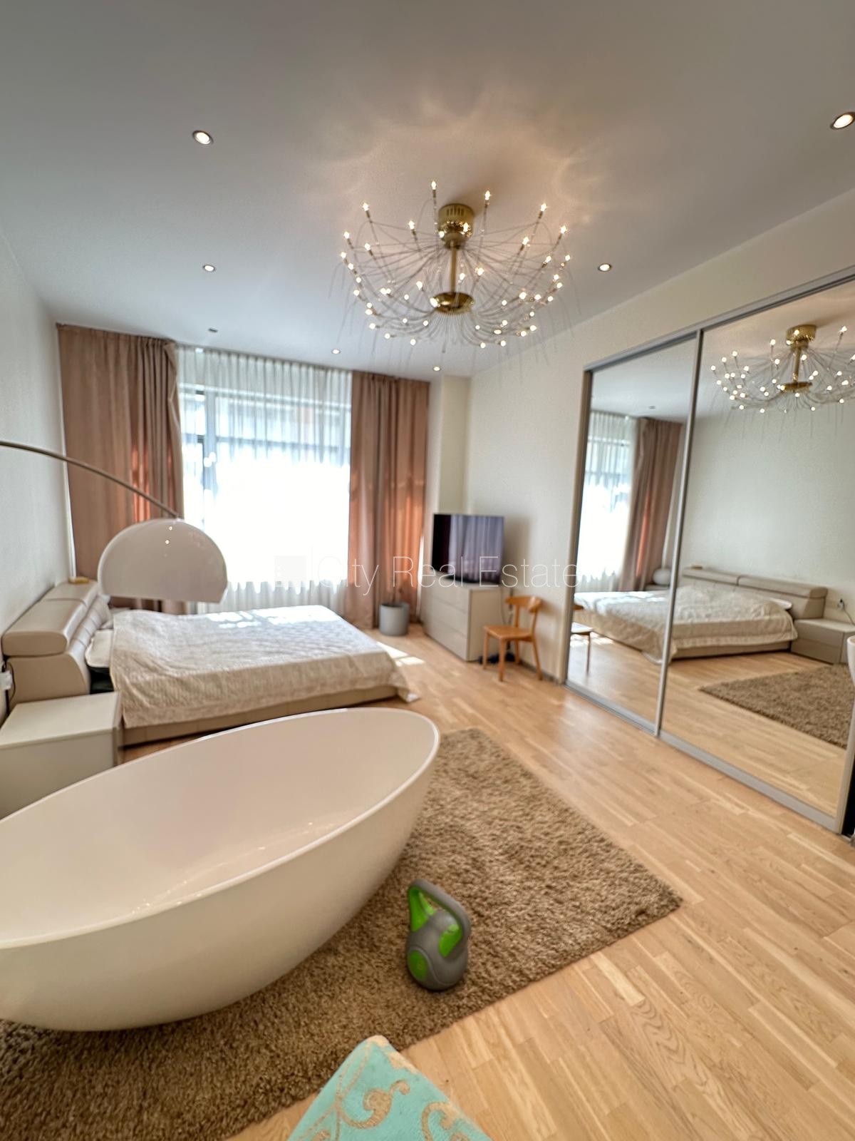 Sludinājumi. Fasādes māja, renovēta māja, ieeja no ielas, ir lifts, kāpņu telpa pēc kapitālā remonta, istabas Cena: 300000 EUR Foto #18