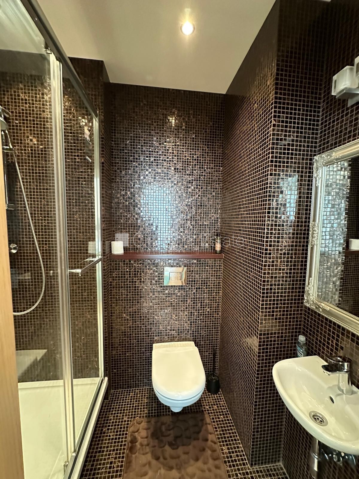 Sludinājumi. Fasādes māja, renovēta māja, ieeja no ielas, ir lifts, kāpņu telpa pēc kapitālā remonta, istabas Cena: 300000 EUR Foto #24