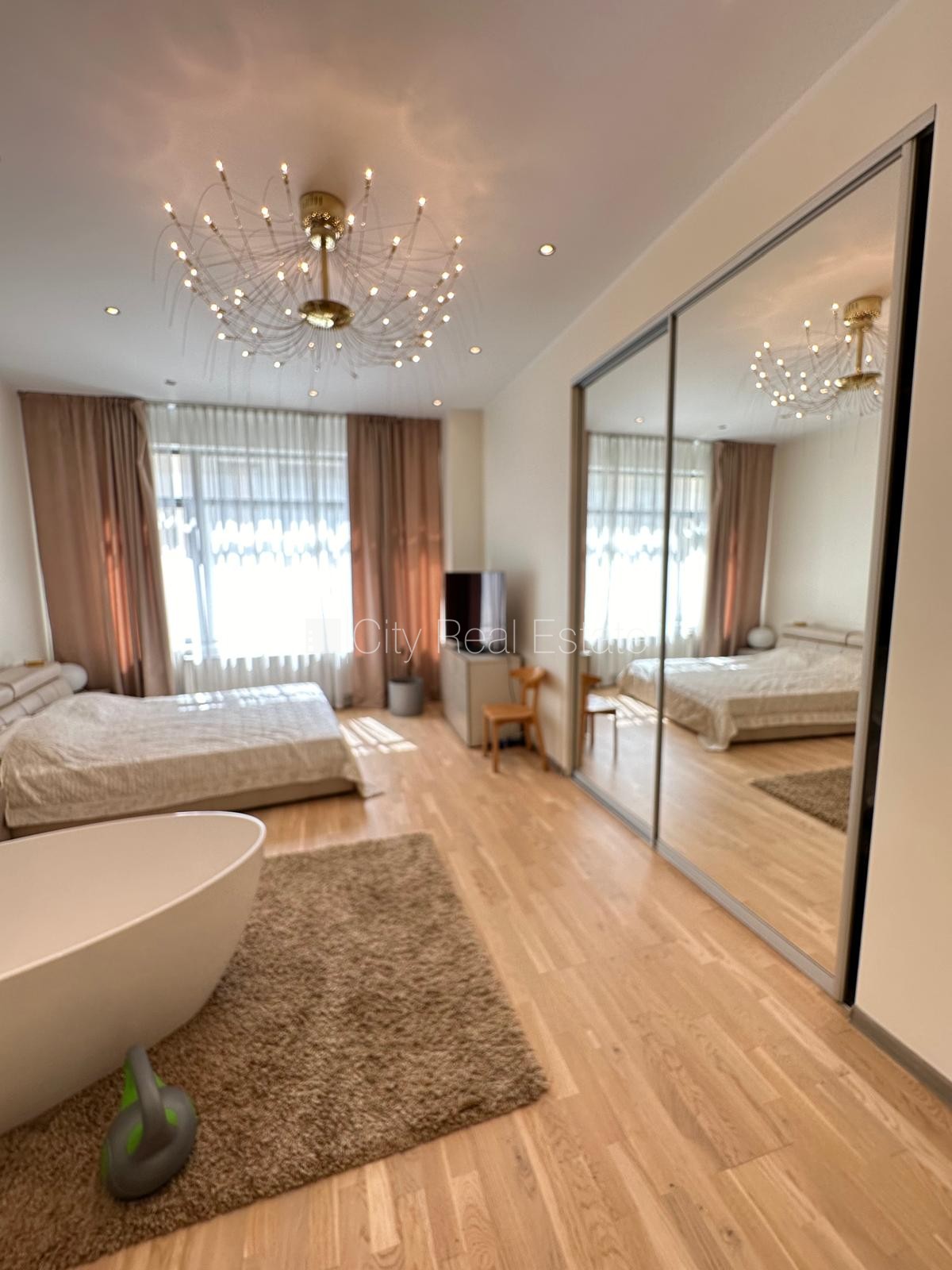 Sludinājumi. Fasādes māja, renovēta māja, ieeja no ielas, ir lifts, kāpņu telpa pēc kapitālā remonta, istabas Cena: 300000 EUR Foto #19