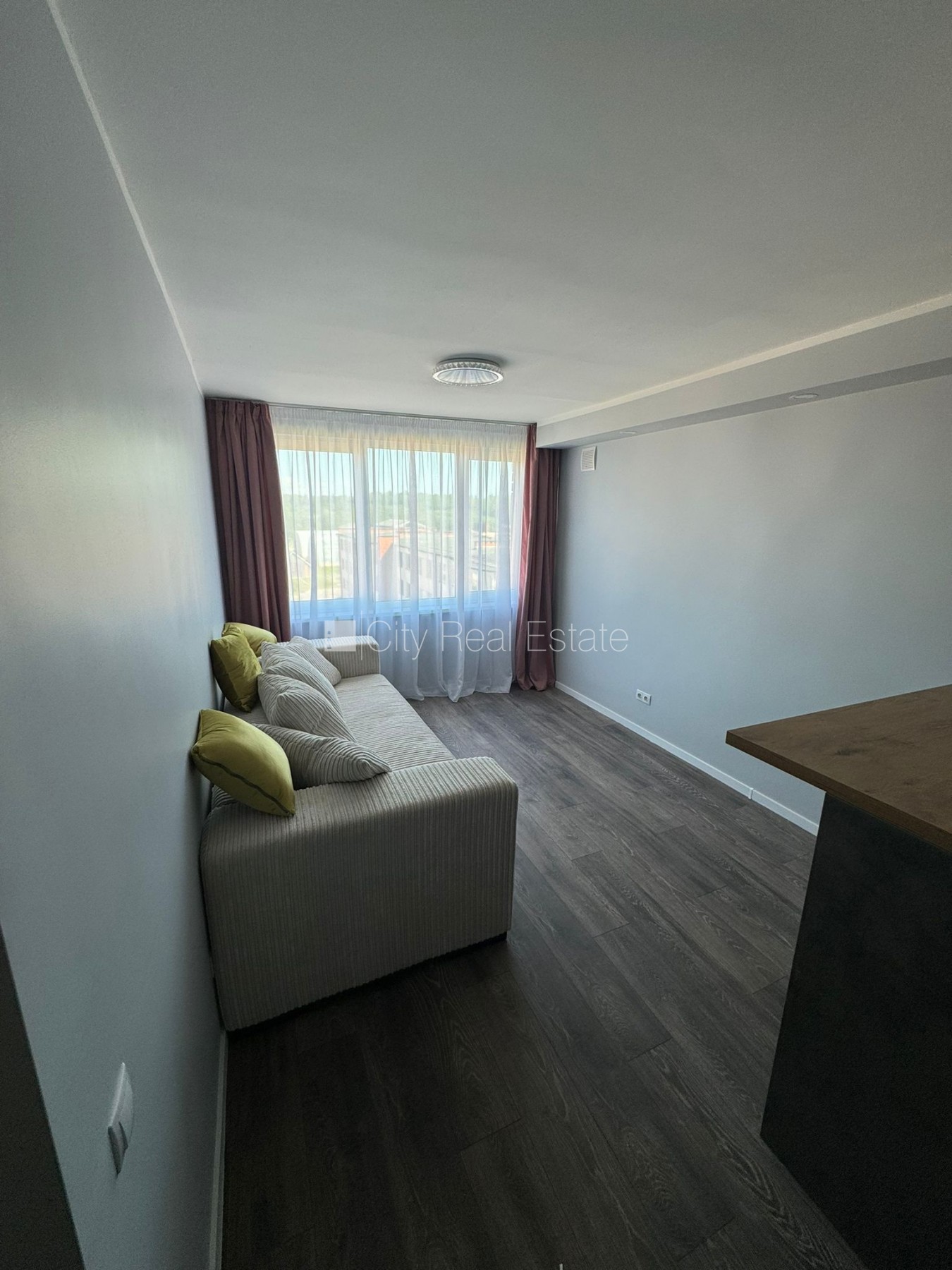 Sludinājumi. Zeme īpašumā, paneļu māja, labiekārtota apzaļumota teritorija, bezmaksas stāvvieta pagalmā, kāpņu Cena: 24000 EUR Foto #4