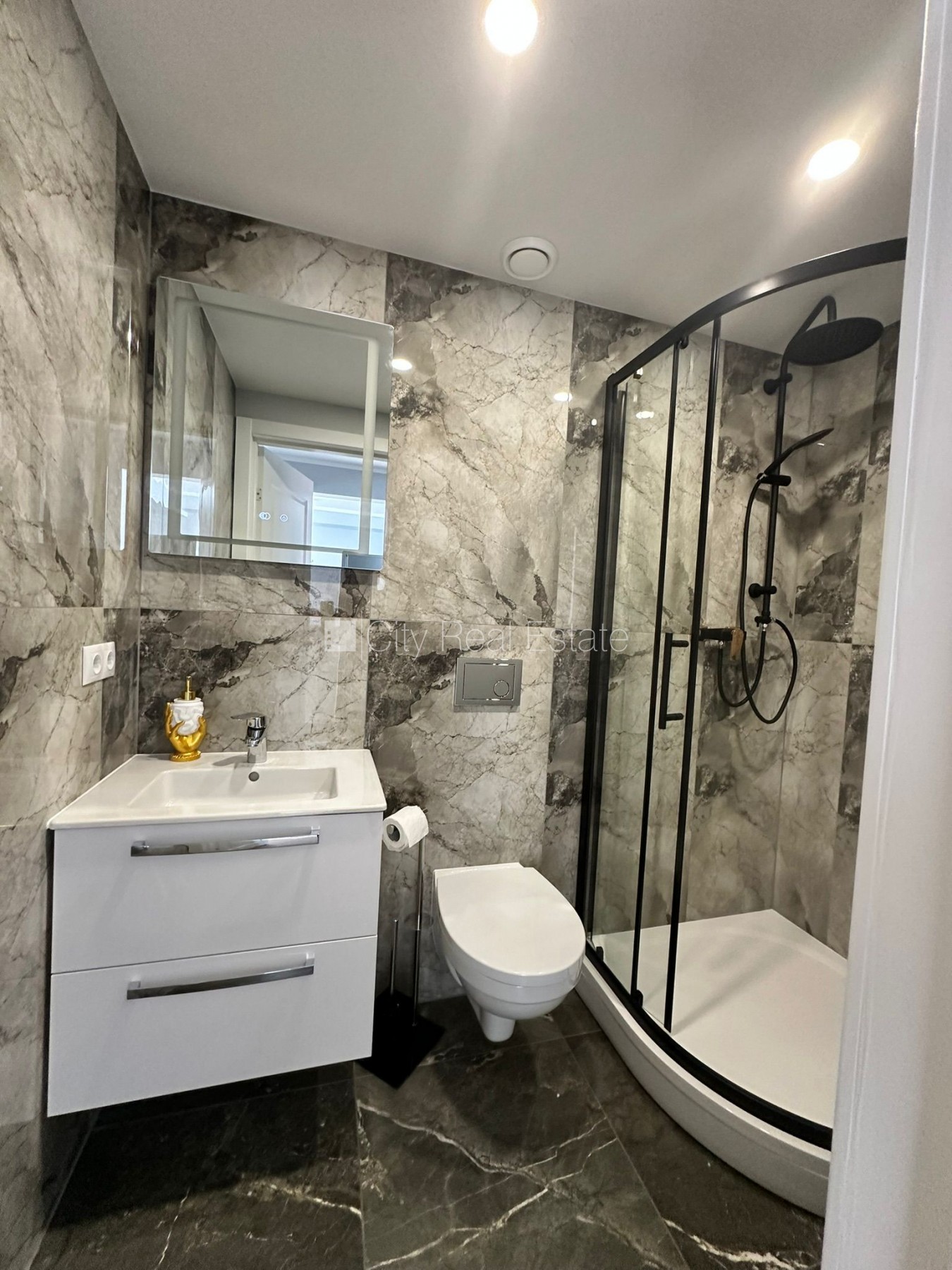 Sludinājumi. Zeme īpašumā, paneļu māja, labiekārtota apzaļumota teritorija, bezmaksas stāvvieta pagalmā, kāpņu Cena: 24000 EUR Foto #8