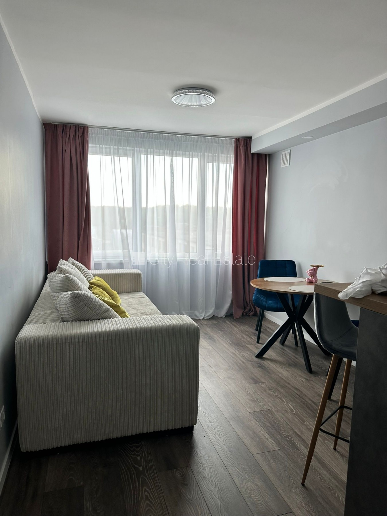 Sludinājumi. Zeme īpašumā, paneļu māja, labiekārtota apzaļumota teritorija, bezmaksas stāvvieta pagalmā, kāpņu Cena: 24000 EUR Foto #7