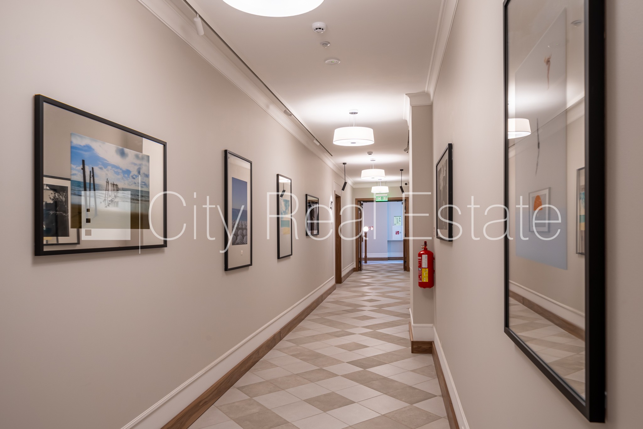 Sludinājumi. Jaunceltne, fasādes māja, labiekārtots apzaļumots pagalms, pazemes autostāvvieta, ieeja no ielas, Cena: 1400 EUR/mēn Foto #15