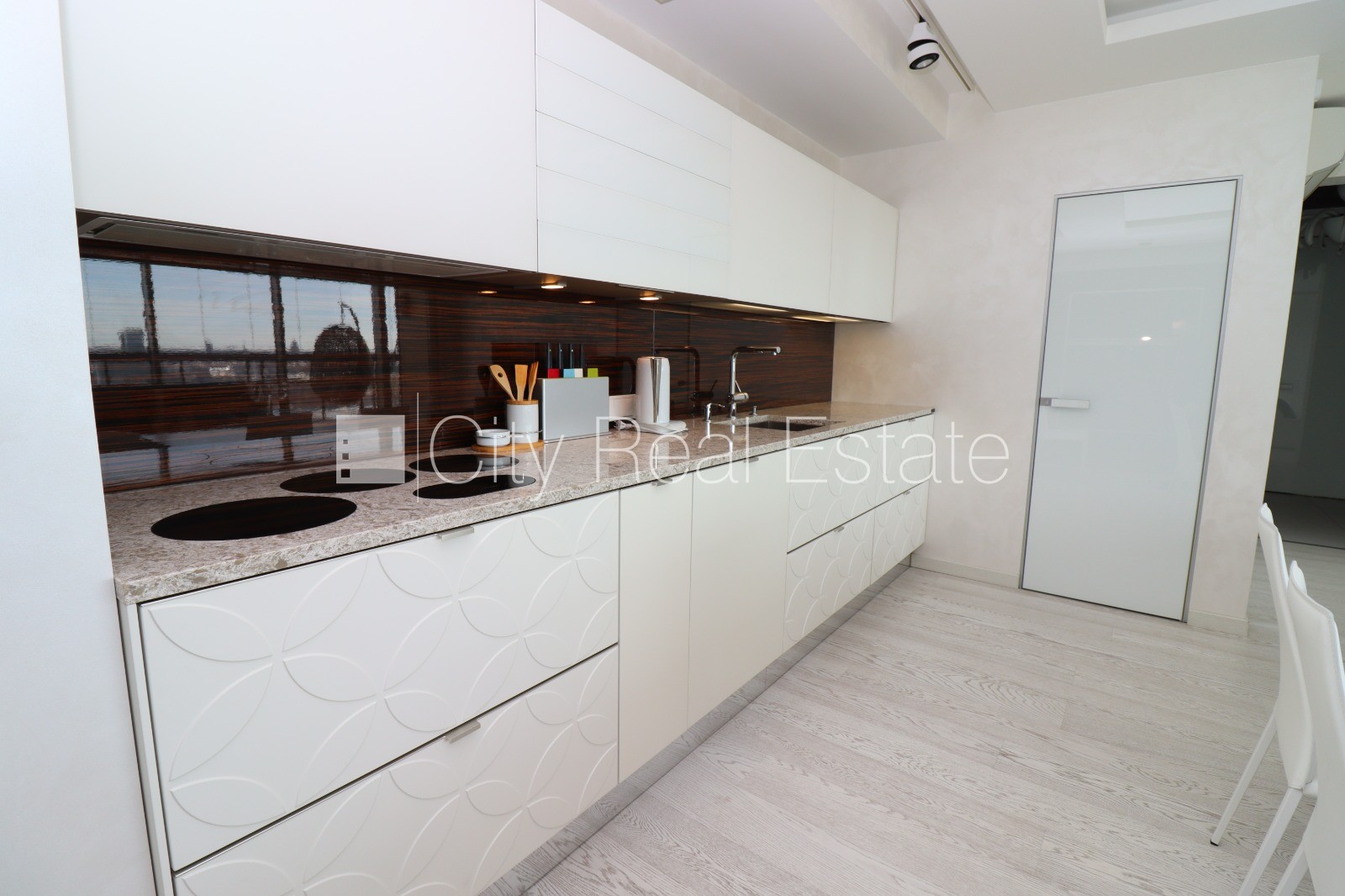 Sludinājumi. Projekts - Skanstes Virsotnes, jaunceltne, labiekārtota apzaļumota teritorija, pazemes Cena: 3500 EUR/mēn Foto #7